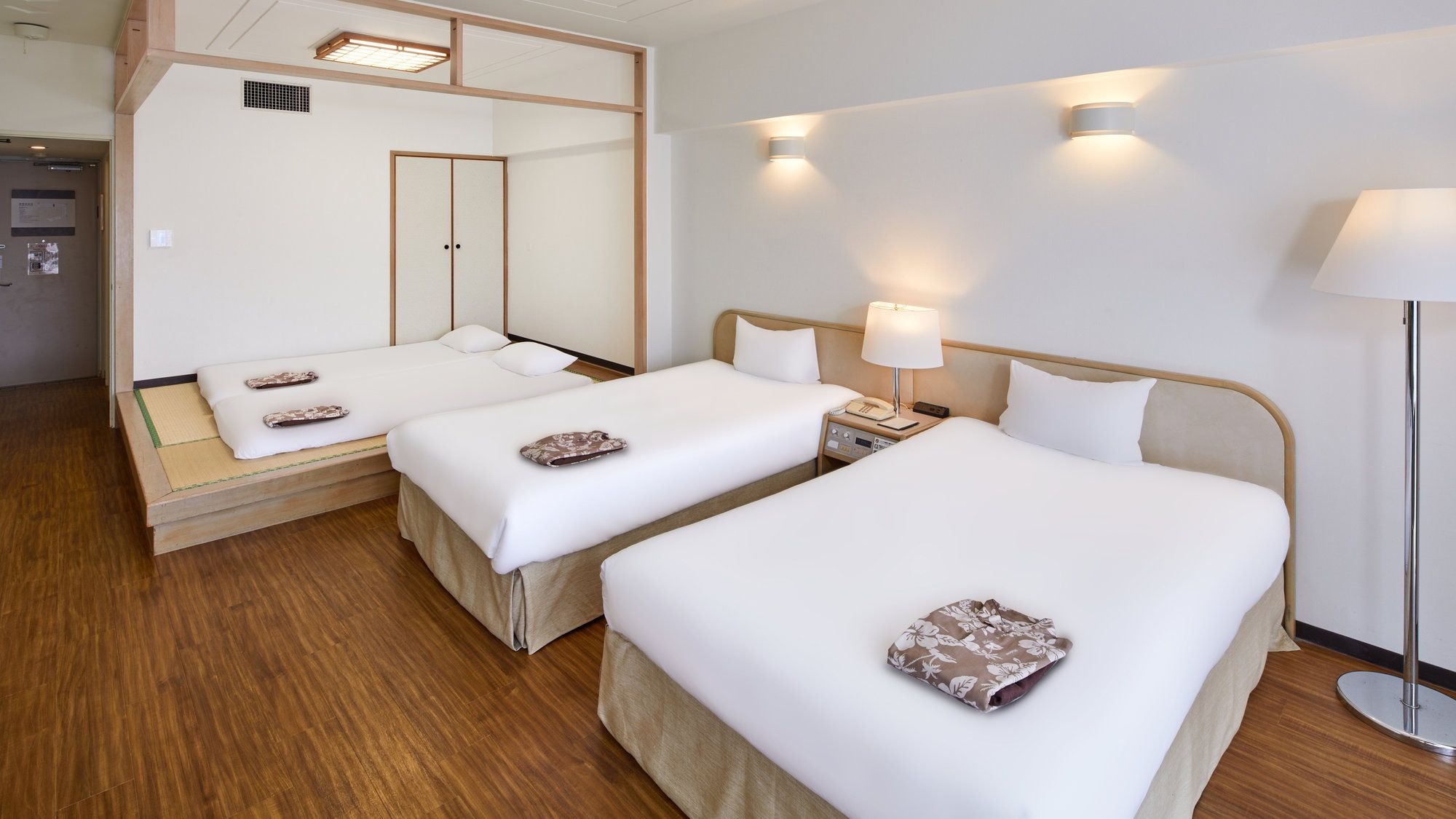 [Standard Family Room / Japanese-Western Style Room] A Japanese-Western style room that combines the tranquility of Japan with the convenience of the West, accommodating a variety of accommodation styles.