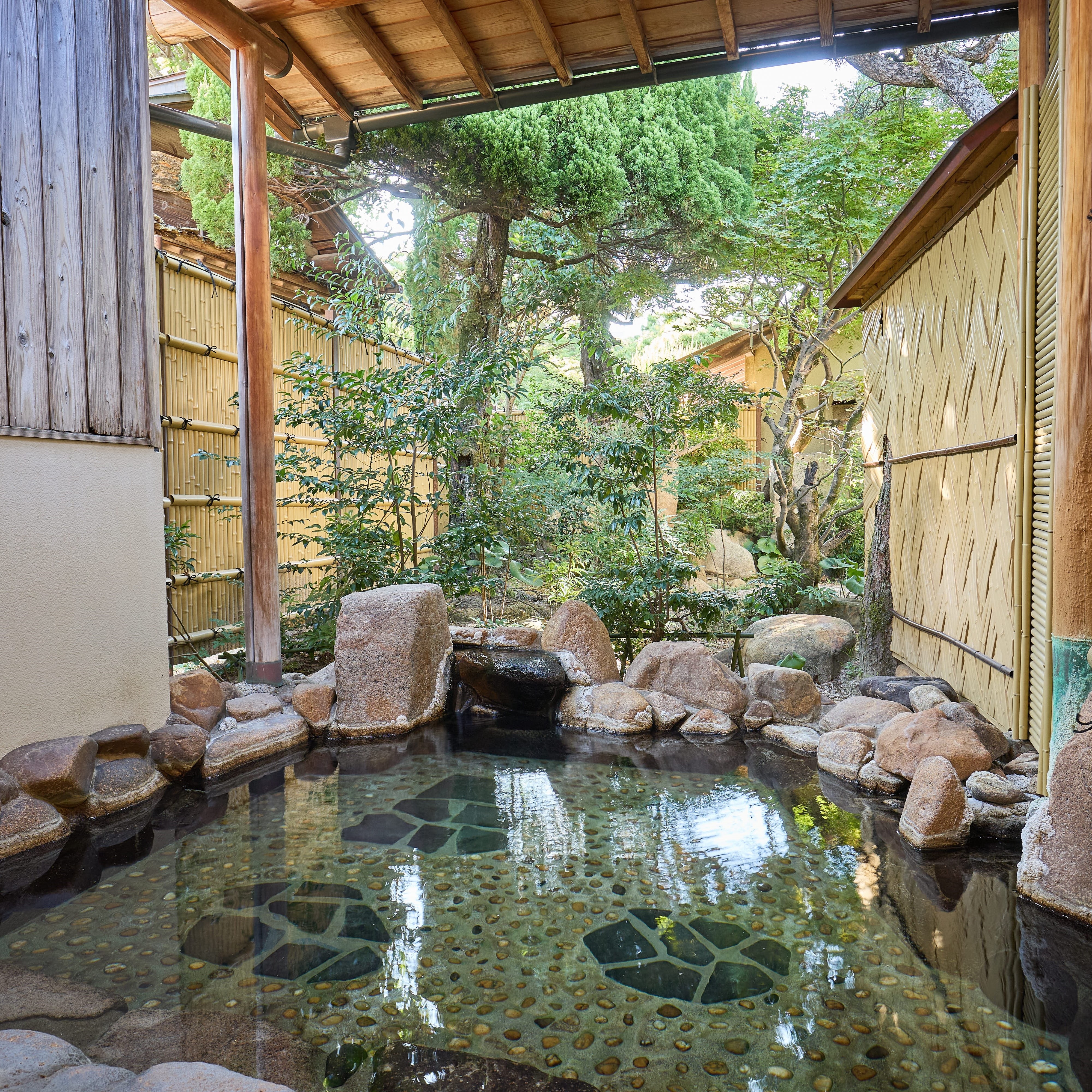 Open-air bath