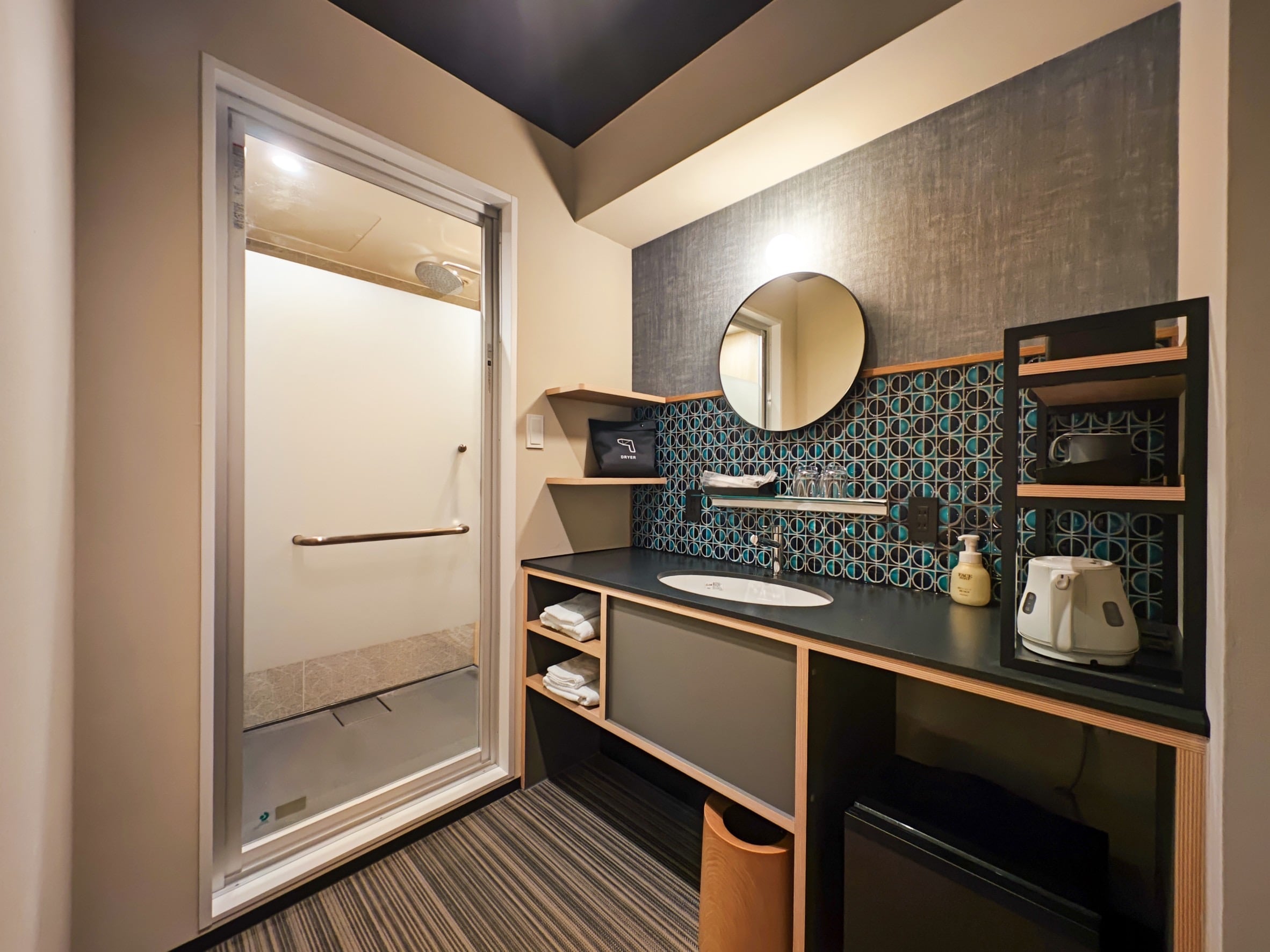 Arimatsu Shibori Designer Room <King Size Double (Duvet Twin)> Shower Booth