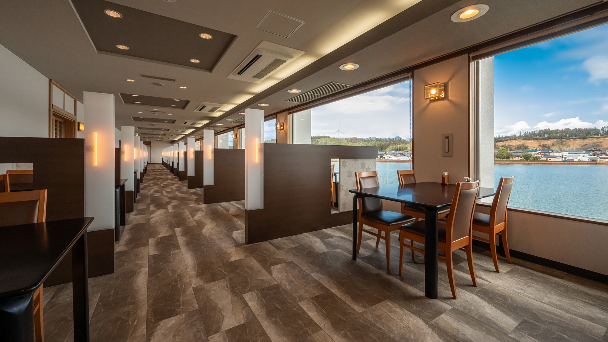 Lakeside restaurant