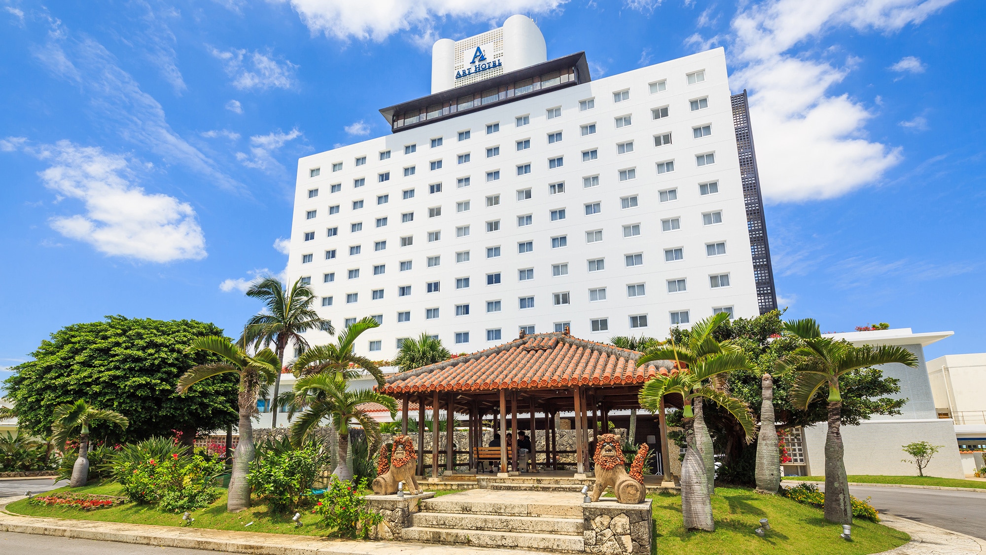 [Exterior] Located in an urban area a little away from the hustle and bustle of downtown
