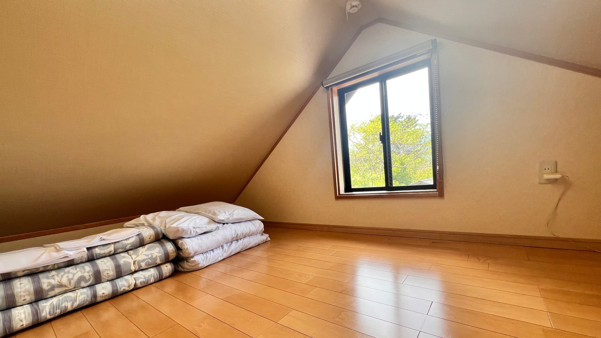 Small cottage｜2nd floor
