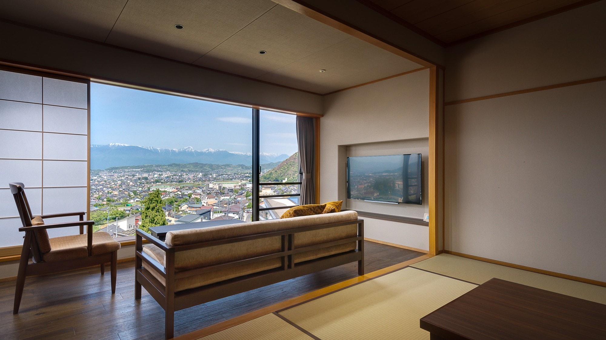 [East Building, 10 tatami mats (36㎡), high-class Japanese-style room with living room] with mist sauna
