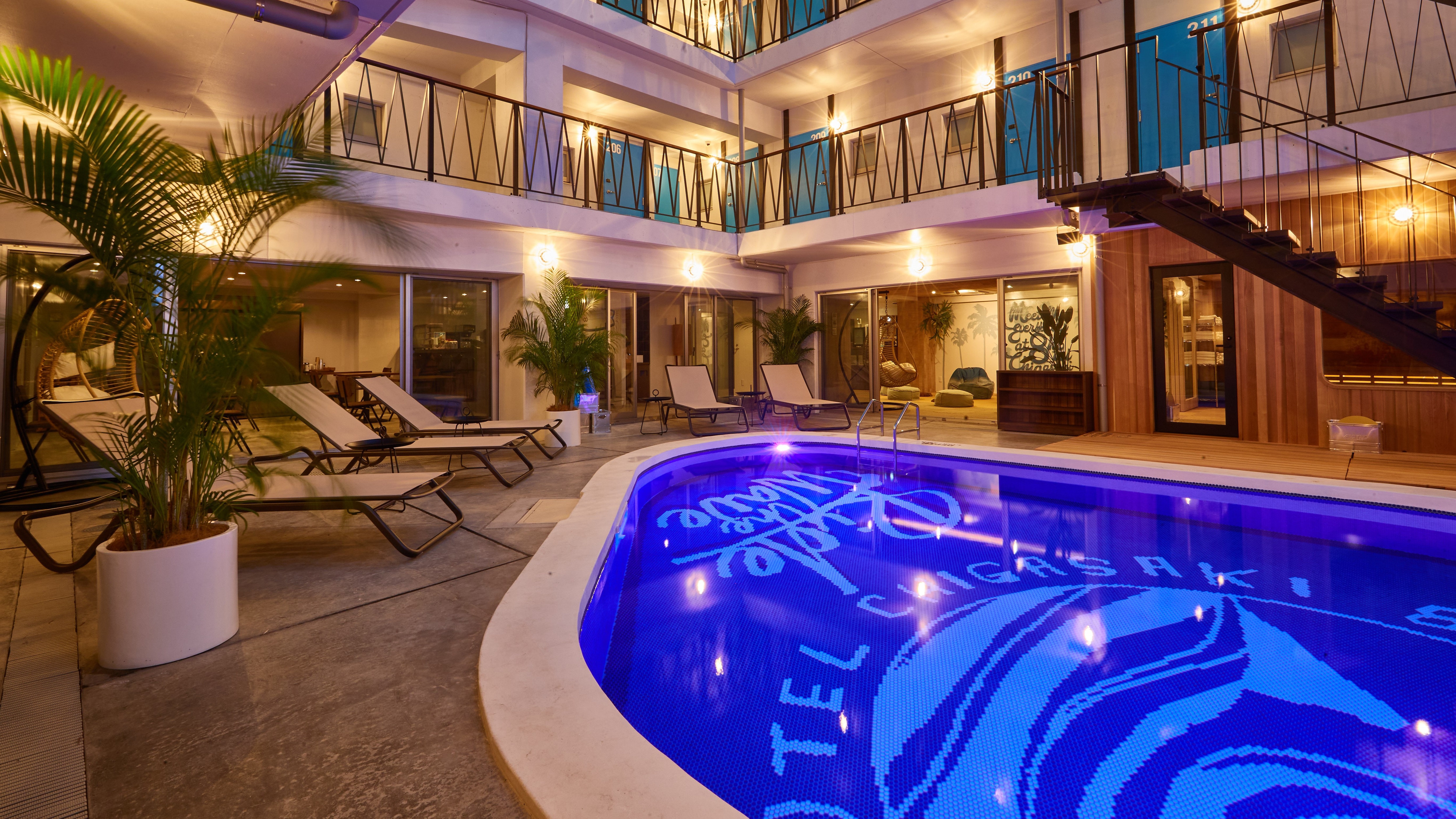 At night, the pool is lit up and you can enjoy the night pool.