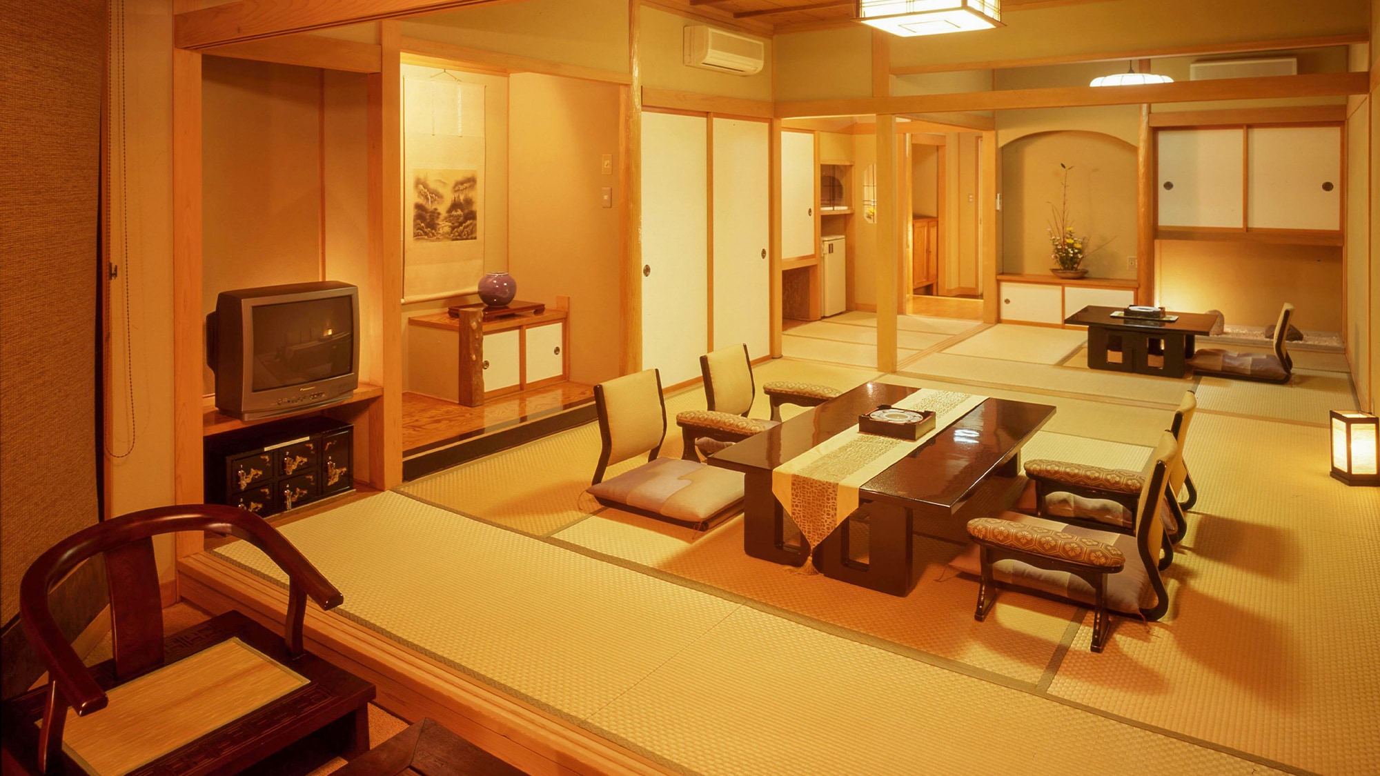 ■Deluxe Japanese-style room 10 tatami mats + 4.5 tatami mats｜Spend a relaxing time in a room with 10 tatami mats and 4.5 tatami mats