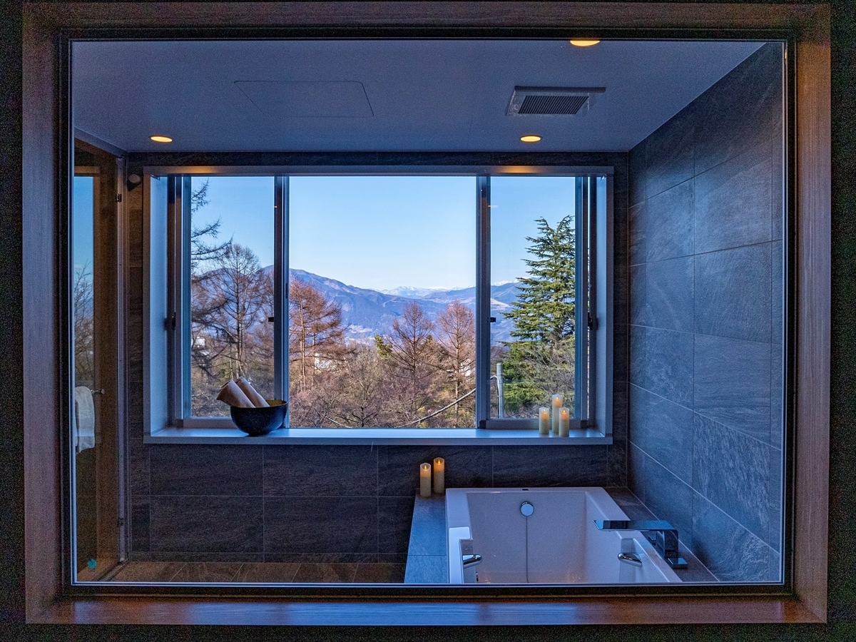 Room with open-air bath (semi-open-air bath) ★ MOKUREN_From the room to the bath