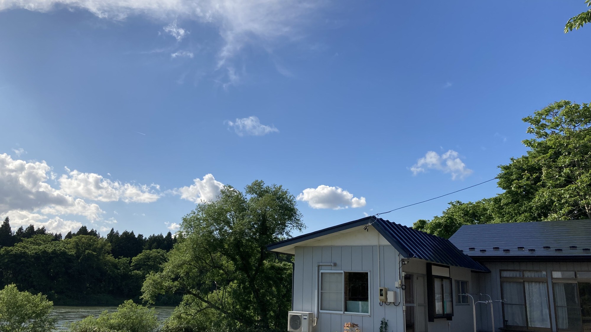 [Exterior of the building (7)] A house along the Kitakami River
