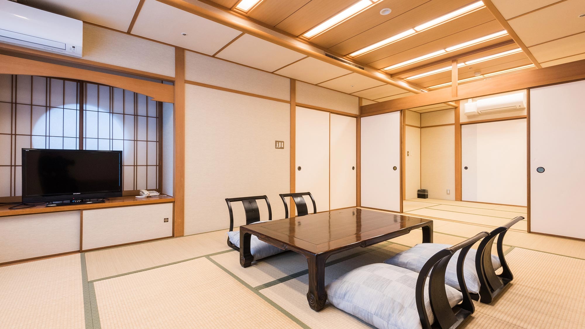 [Non-smoking] Relaxation/Japanese-Western style room (VIP room) R952