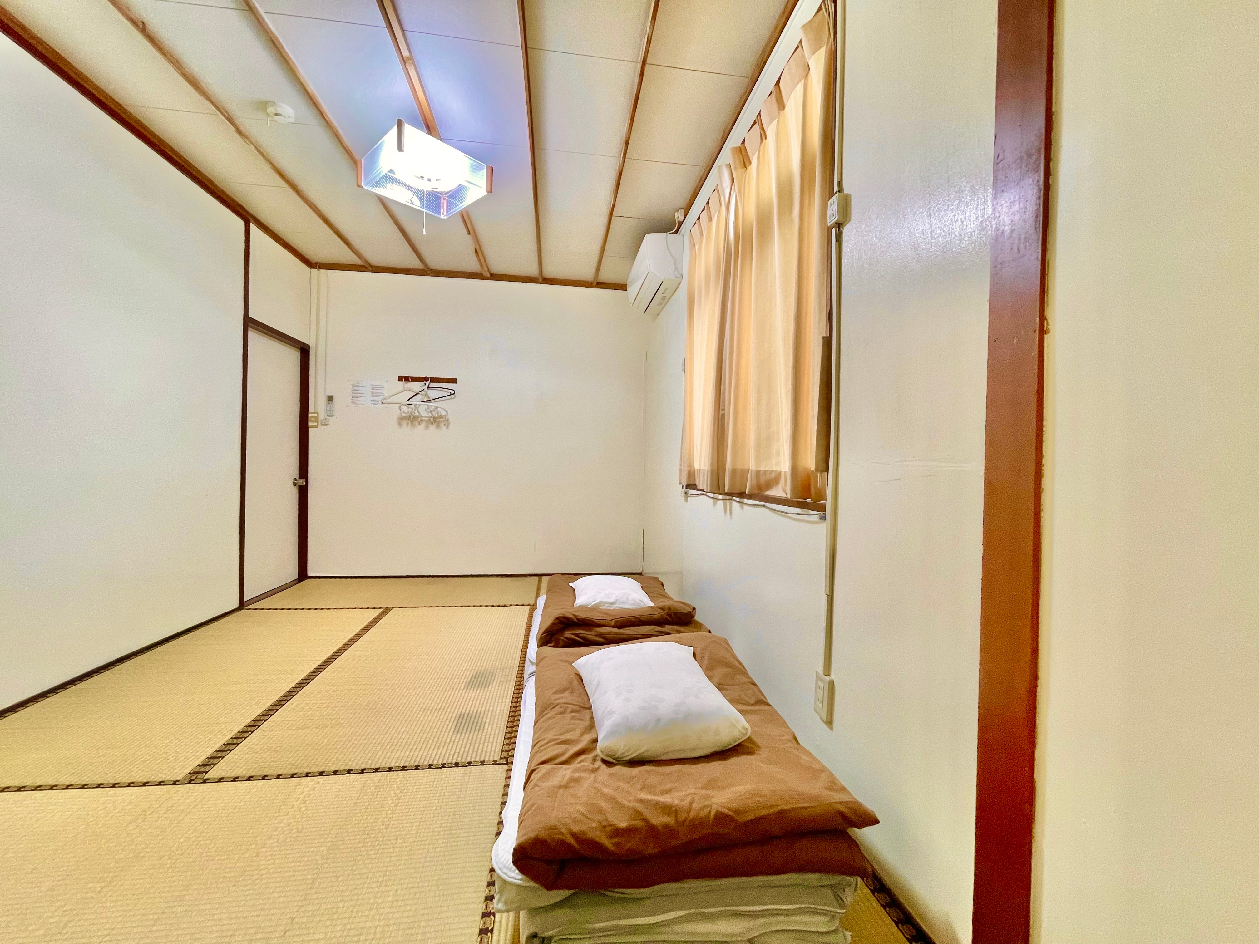 [Japanese-style room C] Accommodates 1-2 people. Equipped with air conditioning, TV and hair dryer.