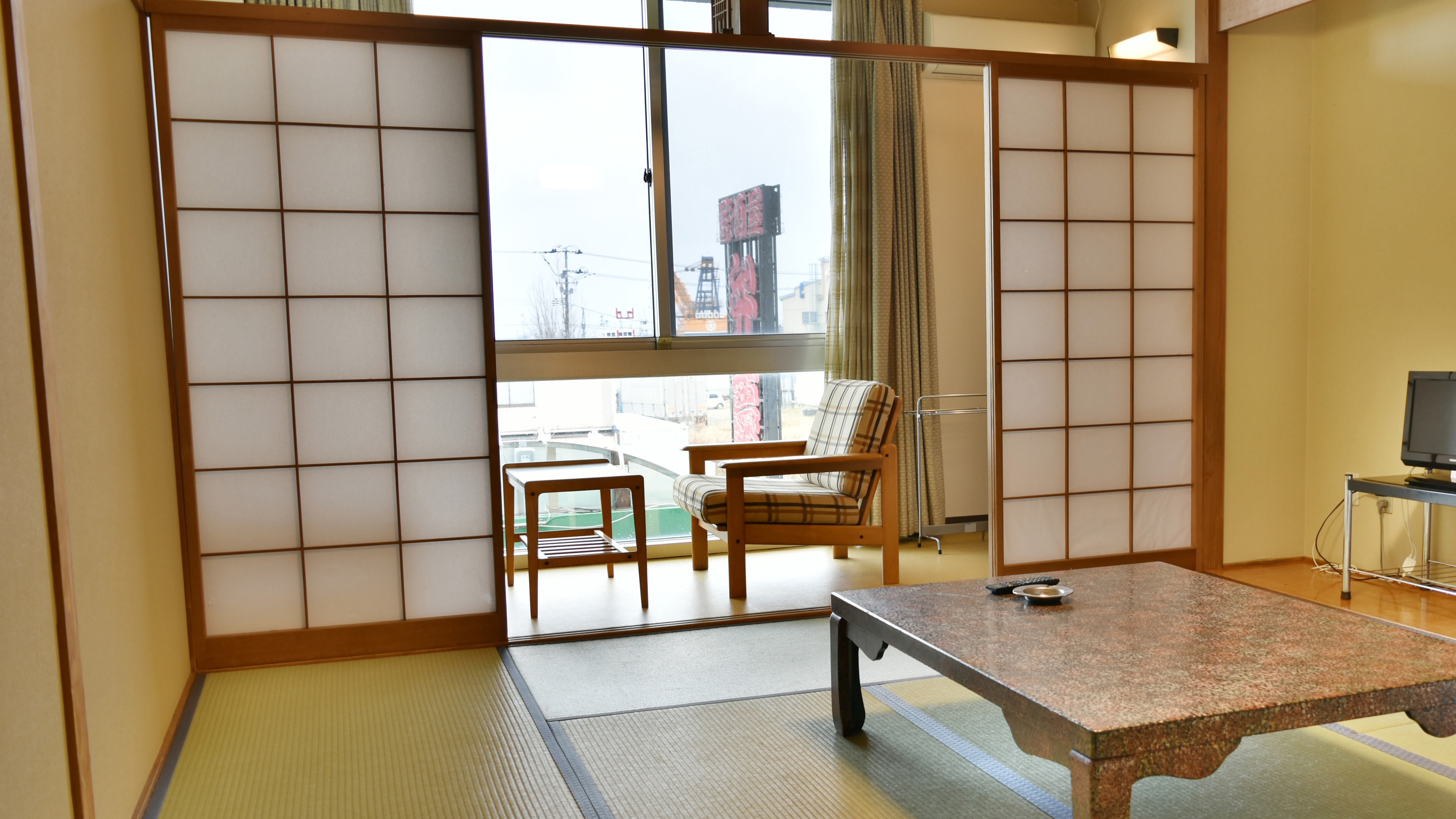 N Japanese-style room