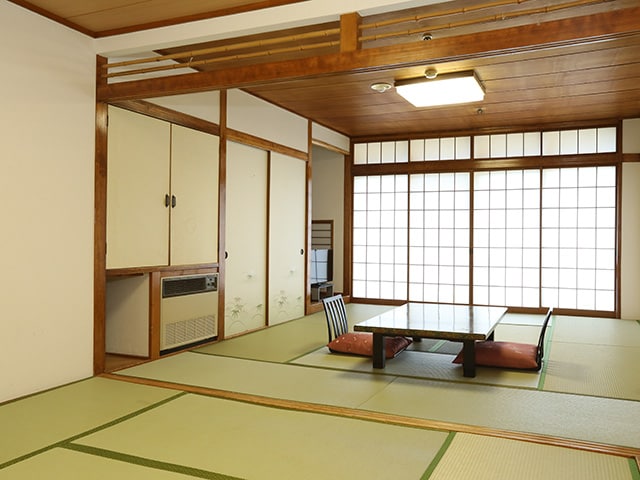 Kamar bergaya Jepang bebas rokok dengan 15 tikar tatami