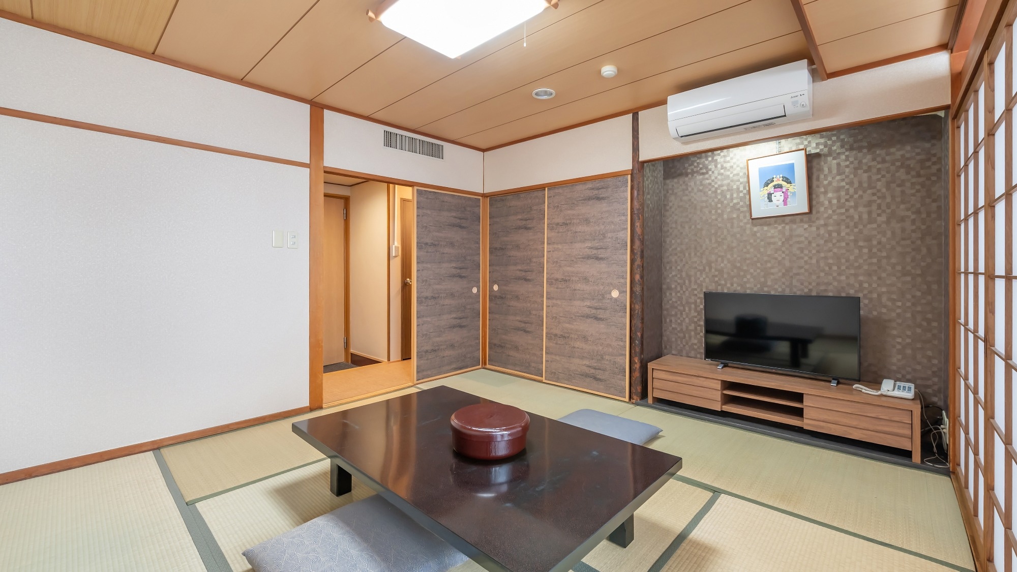 Japanese-style room (8 tatami mats)