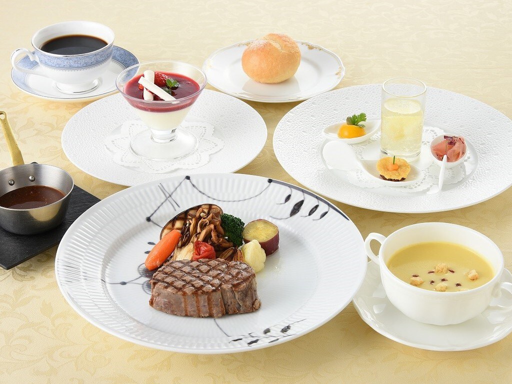 French restaurant "Roger" cooking image (main meat dish)