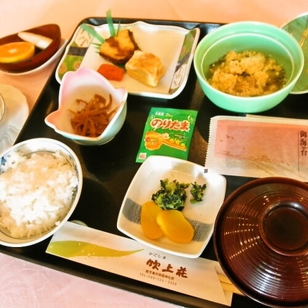 Hotel Fukiageso is proud of its Japanese breakfast set menu, which uses seasonal ingredients.