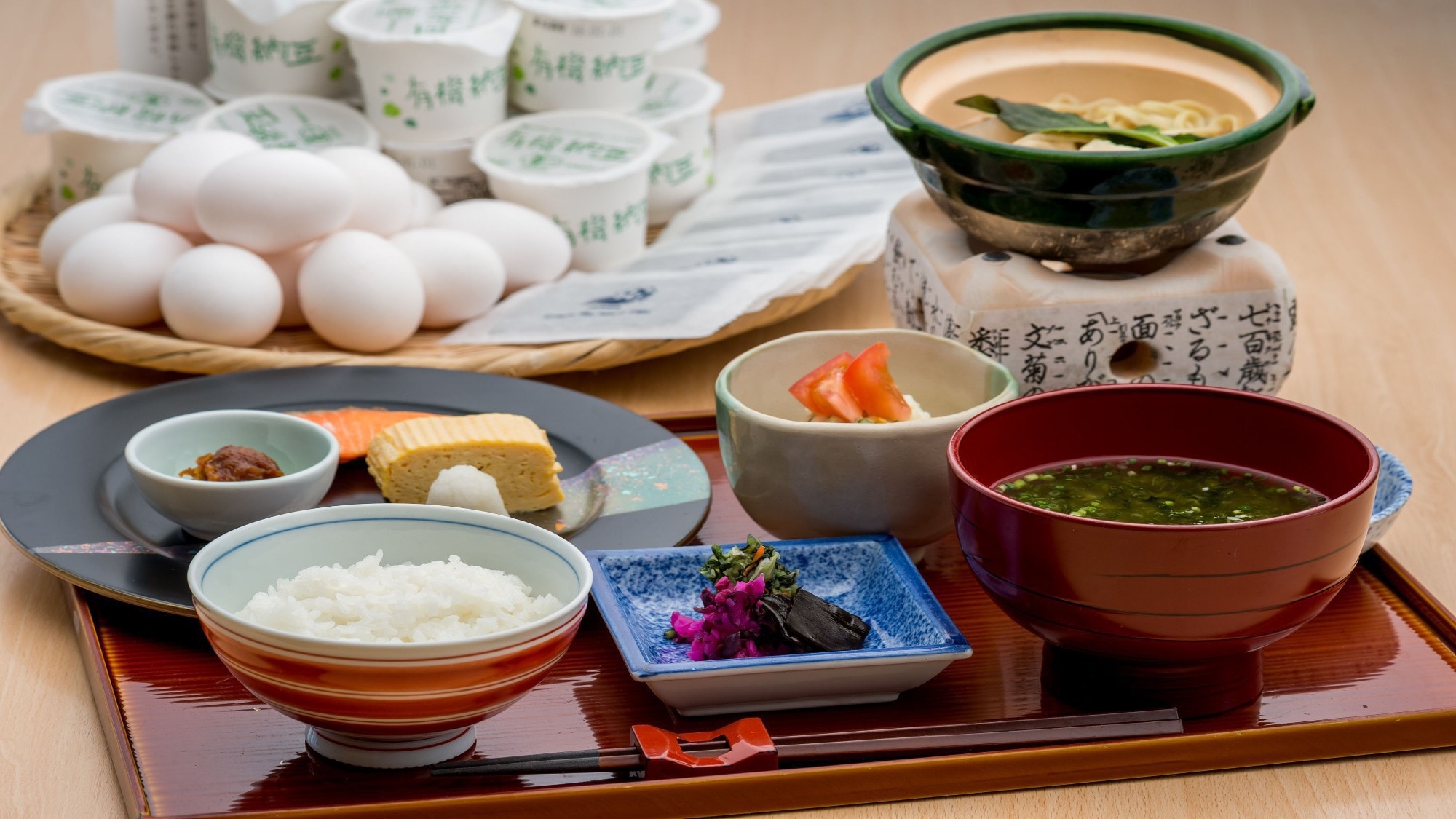  [อาหารเช้า / อาหารญี่ปุ่น] ไข่สดมากมาย นัตโตะ และสาหร่ายทะเล อาหารเช้าแบบญี่ปุ่นกับข้าวหุงใหม่