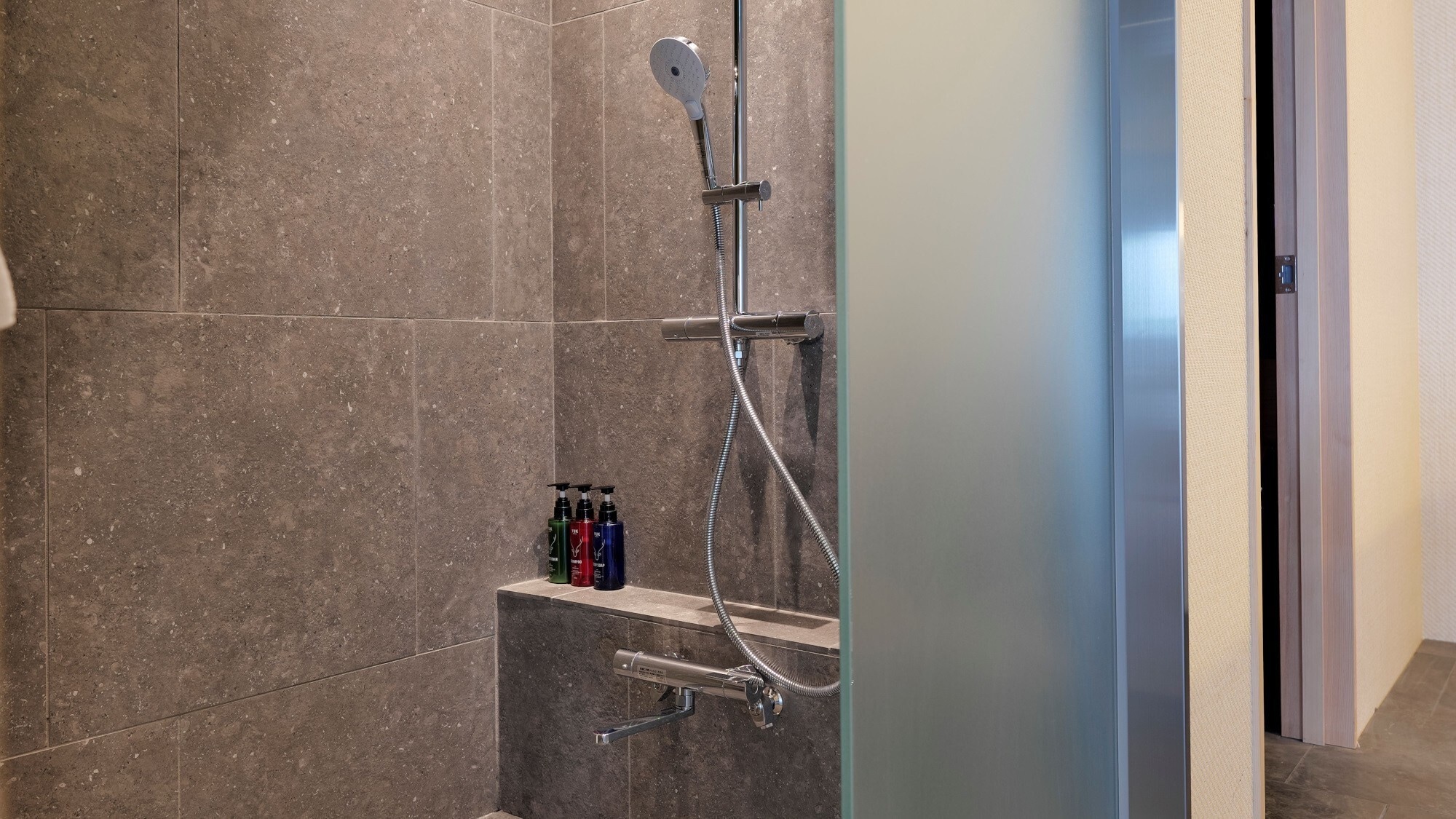 [Wings Building/Lake side] Lake Garden View Suite - Sauna included/Shower booth *For illustrative purposes only