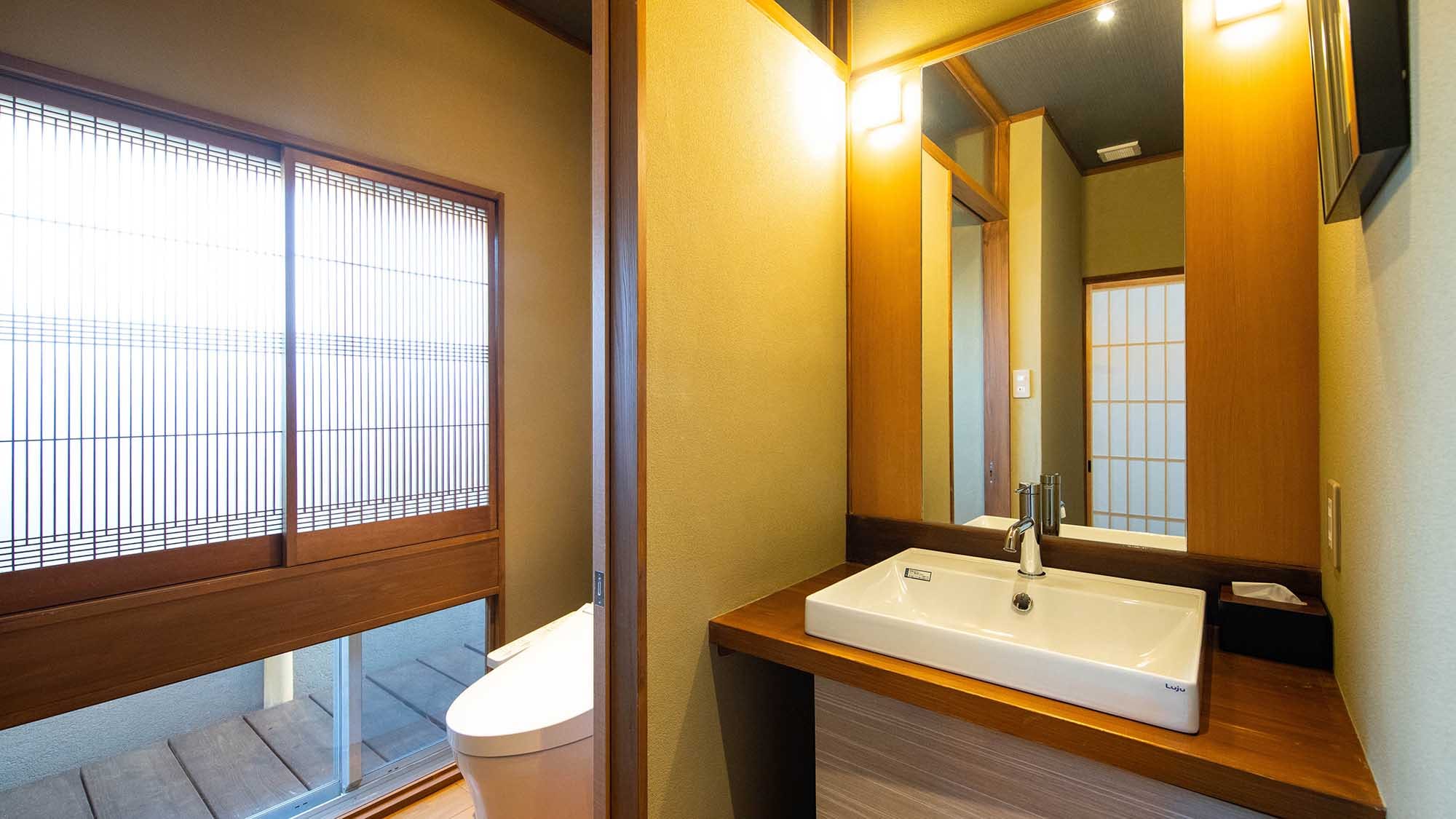 Toilet with washbasin & washer