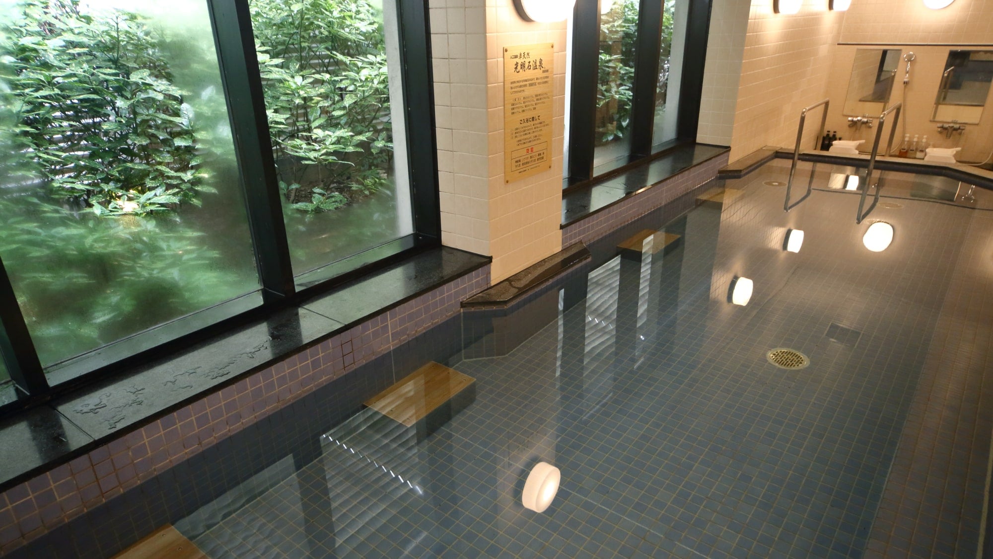 Quasi-natural Komeiseki hot spring "Sabo no Yu" *Artificial hot spring