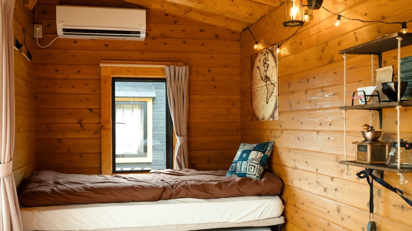 Log trailer house