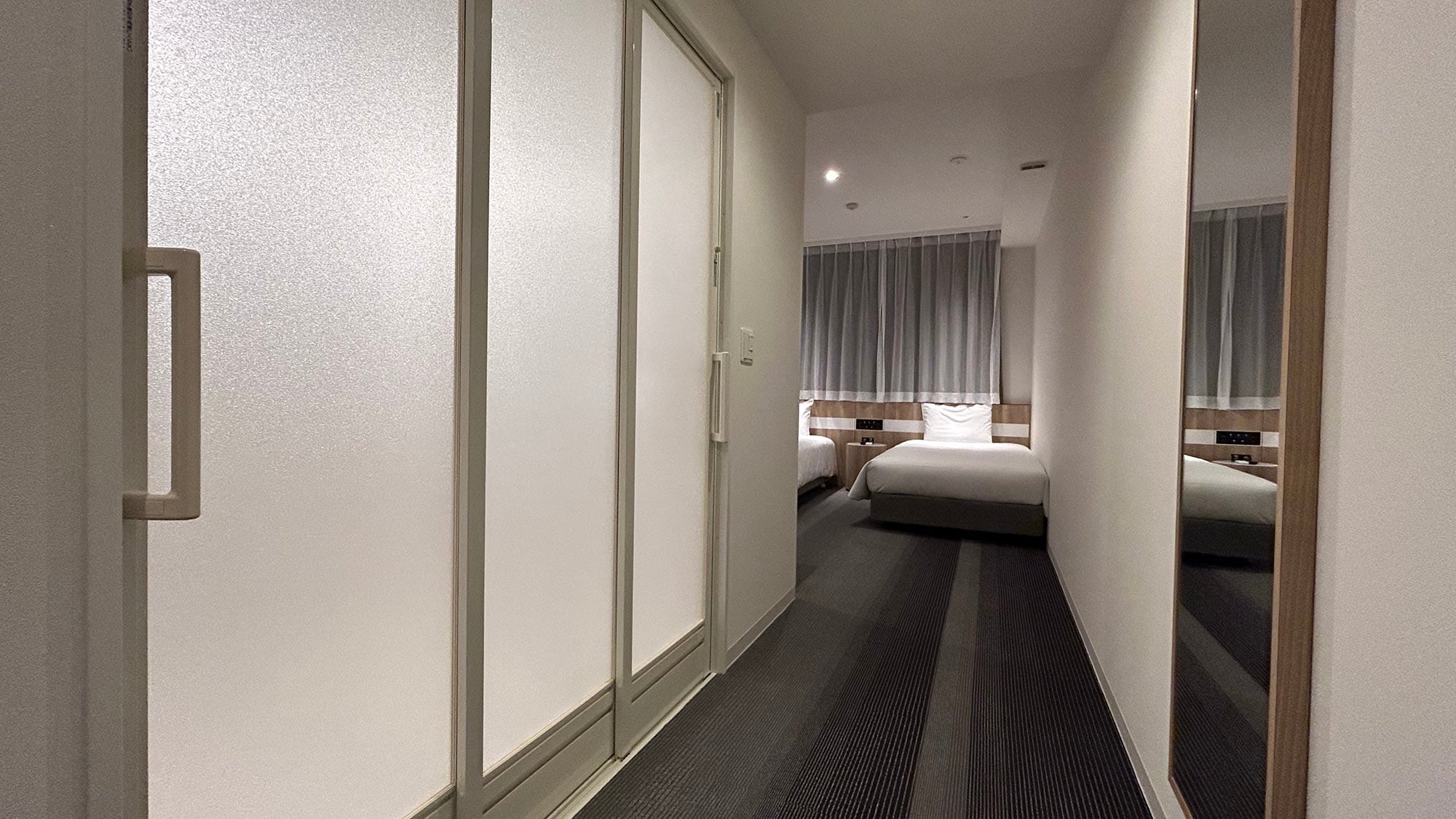 Universal room corridor
