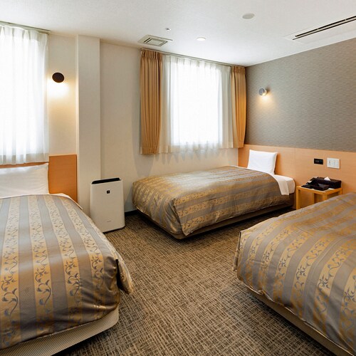 ≪Main building≫ Triple: Simmons semi-double bed (120cm) & times; 2 units, single bed (90cm) & times; 1 unit
