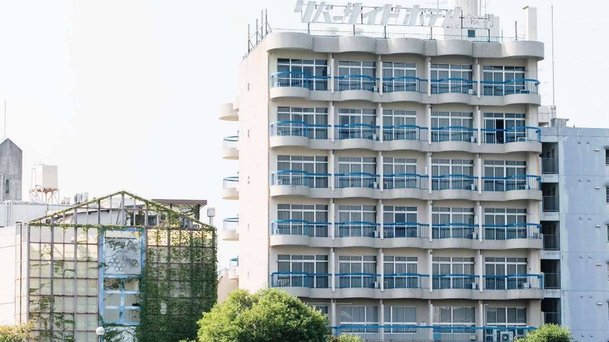 [Exterior] A panoramic view of the Kagami River, where Ryoma swam, from the opposite bank of the hotel