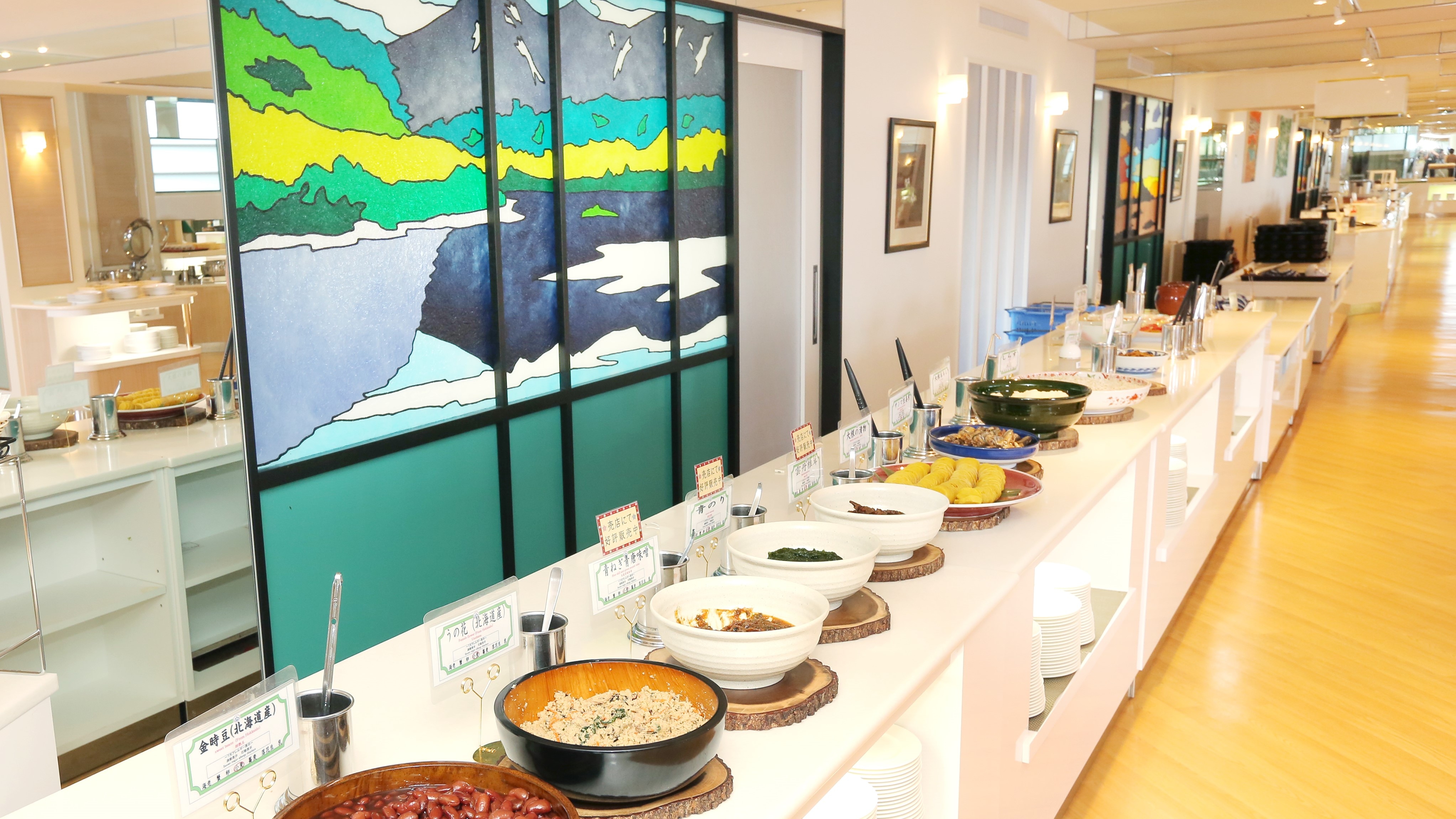 [Breakfast Marskoy Viking] We have about 70 Japanese and Western buffets.