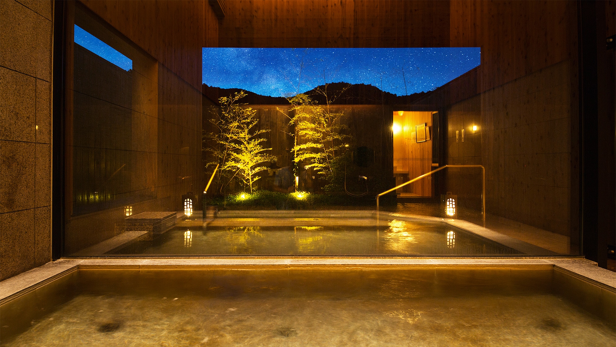 ■Private bath■Please enjoy a relaxing time while looking at the "mountain lodge scenery" and the vast "starry sky".