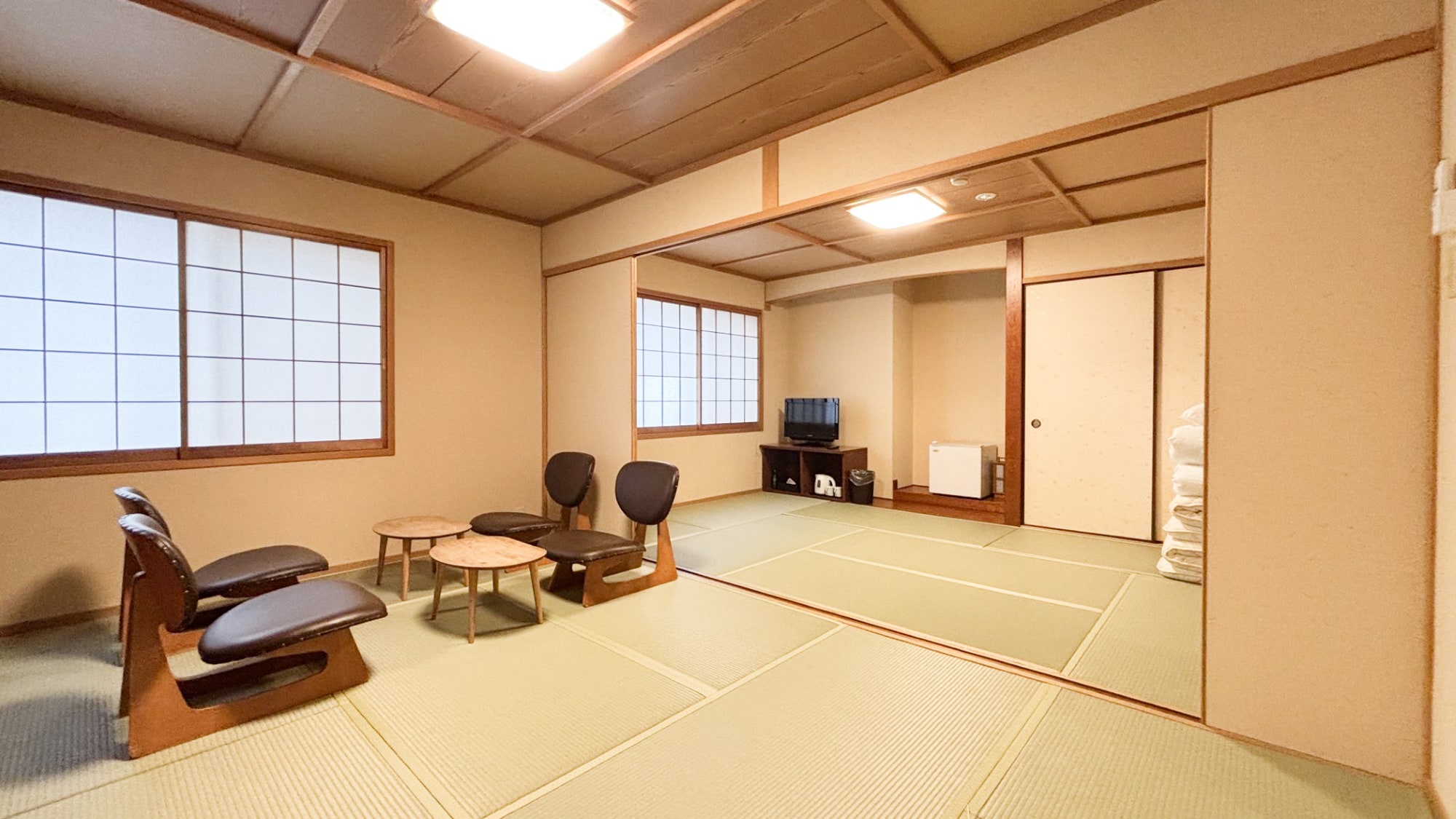 Connecting Japanese-style rooms
