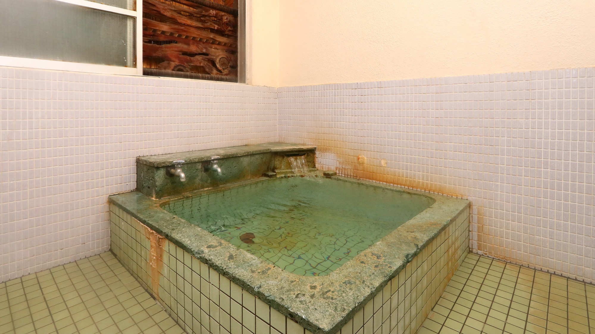 Private hot spring: Perfect size for 1-2 people