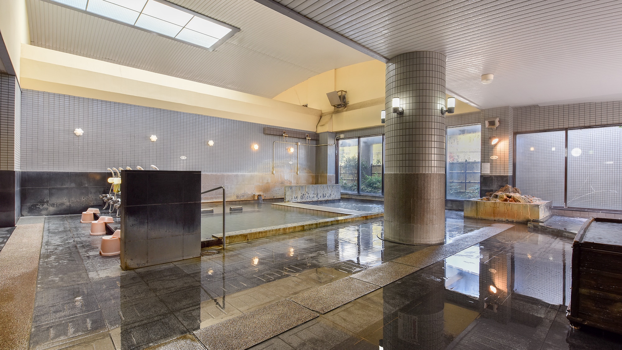 * [Large communal bath / sunset] Spacious design-Each bathtub is hygienic with complete drainage and hot spring replacement every day!