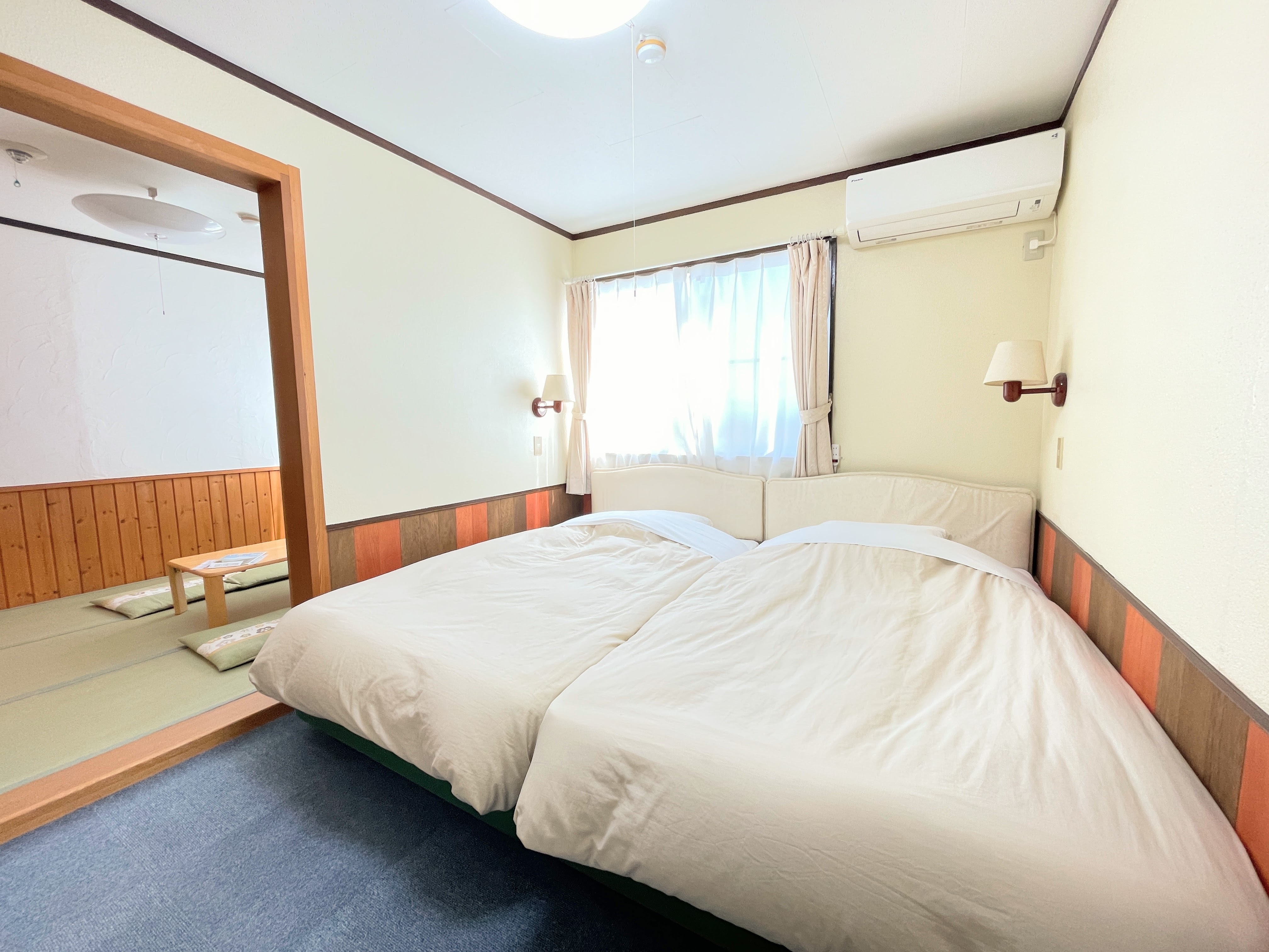 A small two-room Japanese-Western style room, from the Western-style room