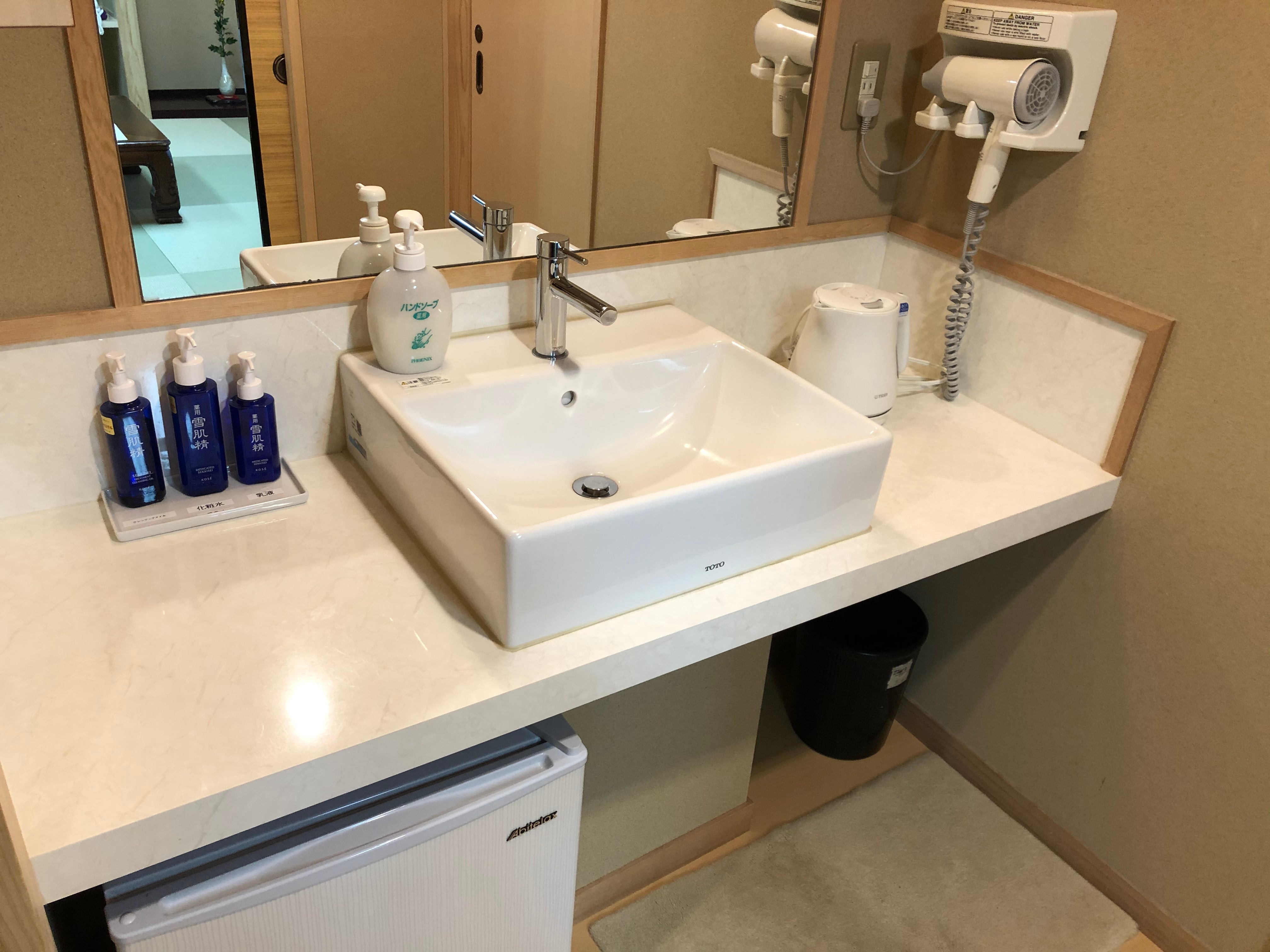 West Wing: Washroom