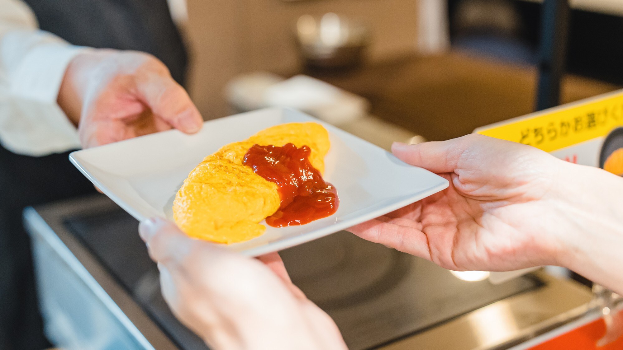 Properti ini menawarkan omelet segar yang dibuat di Live Kitchen.