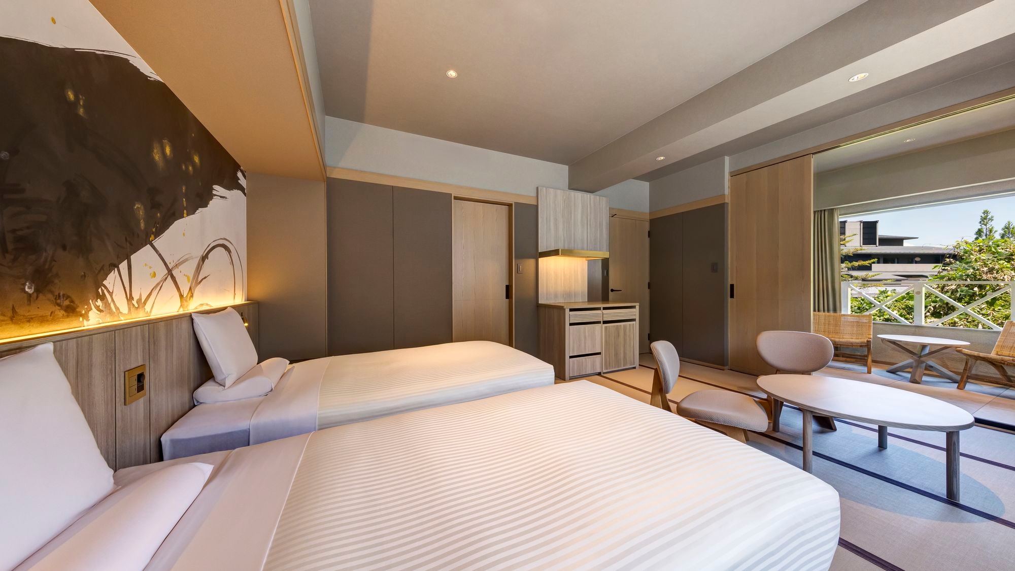 Renovated in August 2025! [Free-flowing golden spring water] Premium Japanese-Western room (corner view)