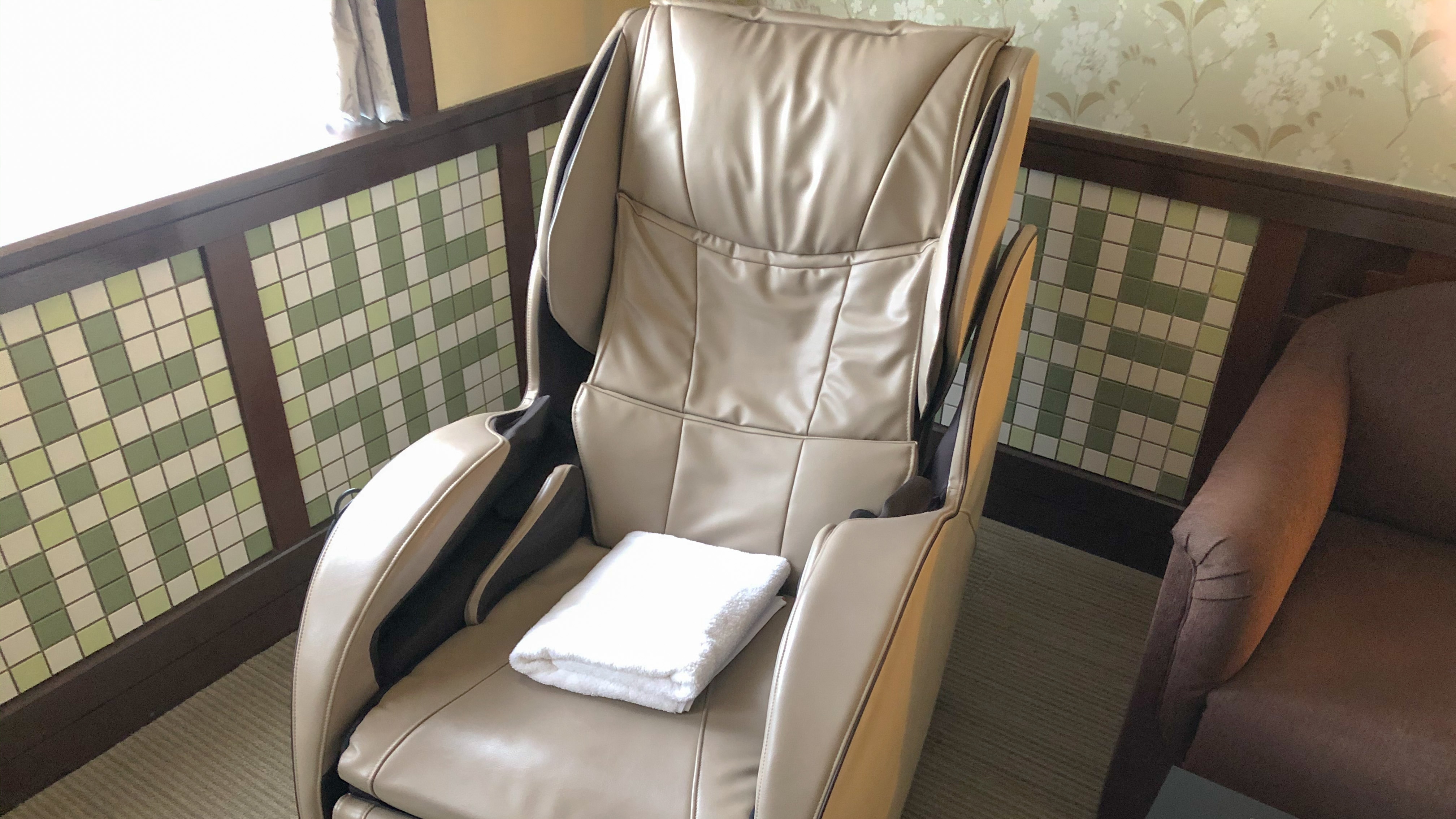 Reclining single
