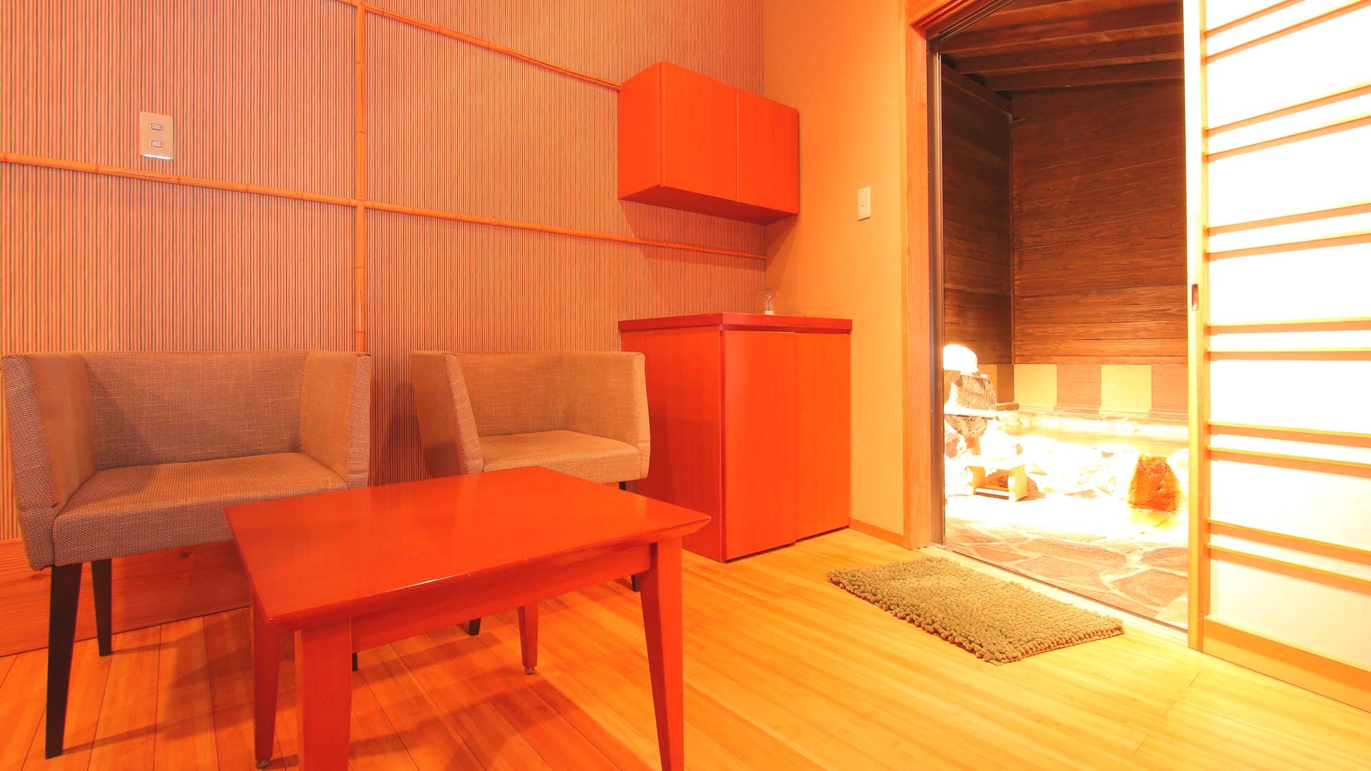 [Example of a guest room with an open-air bath on the first floor] Relaxation space leading to the open-air bath
