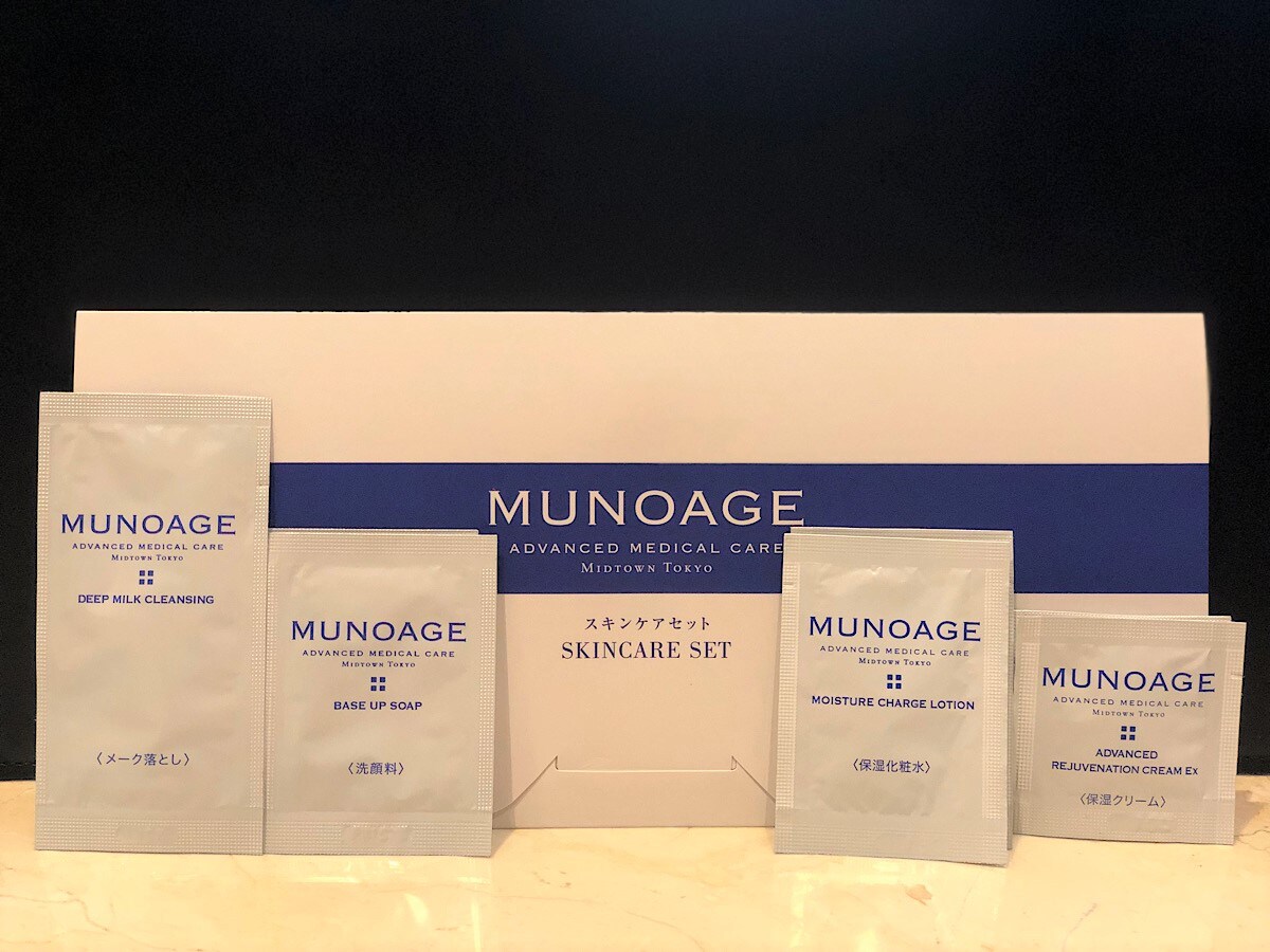 MUNOAGE (7-piece amenity skin care set)