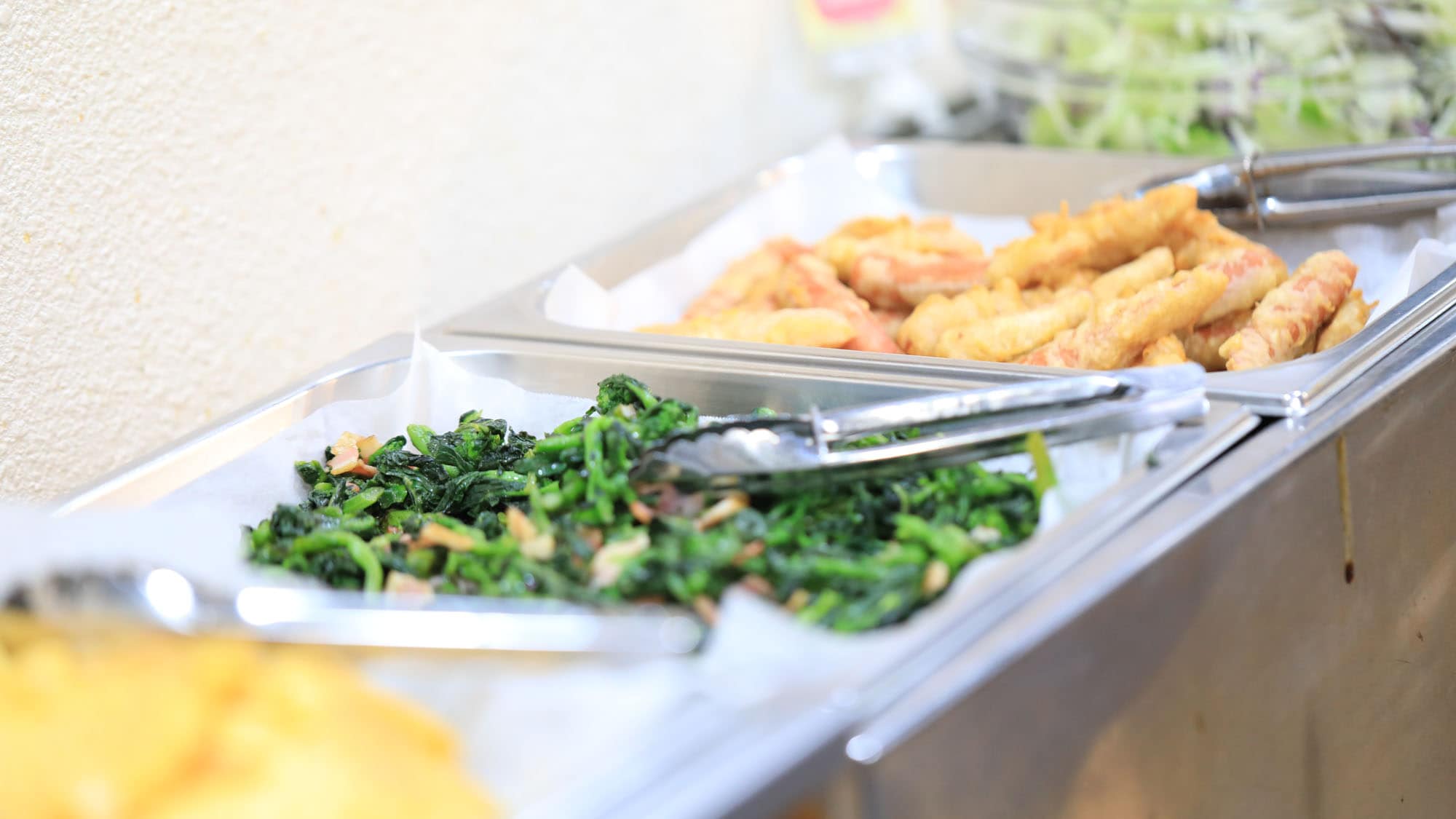 [Breakfast] We use island vegetables that have been painstakingly grown on our own farm.