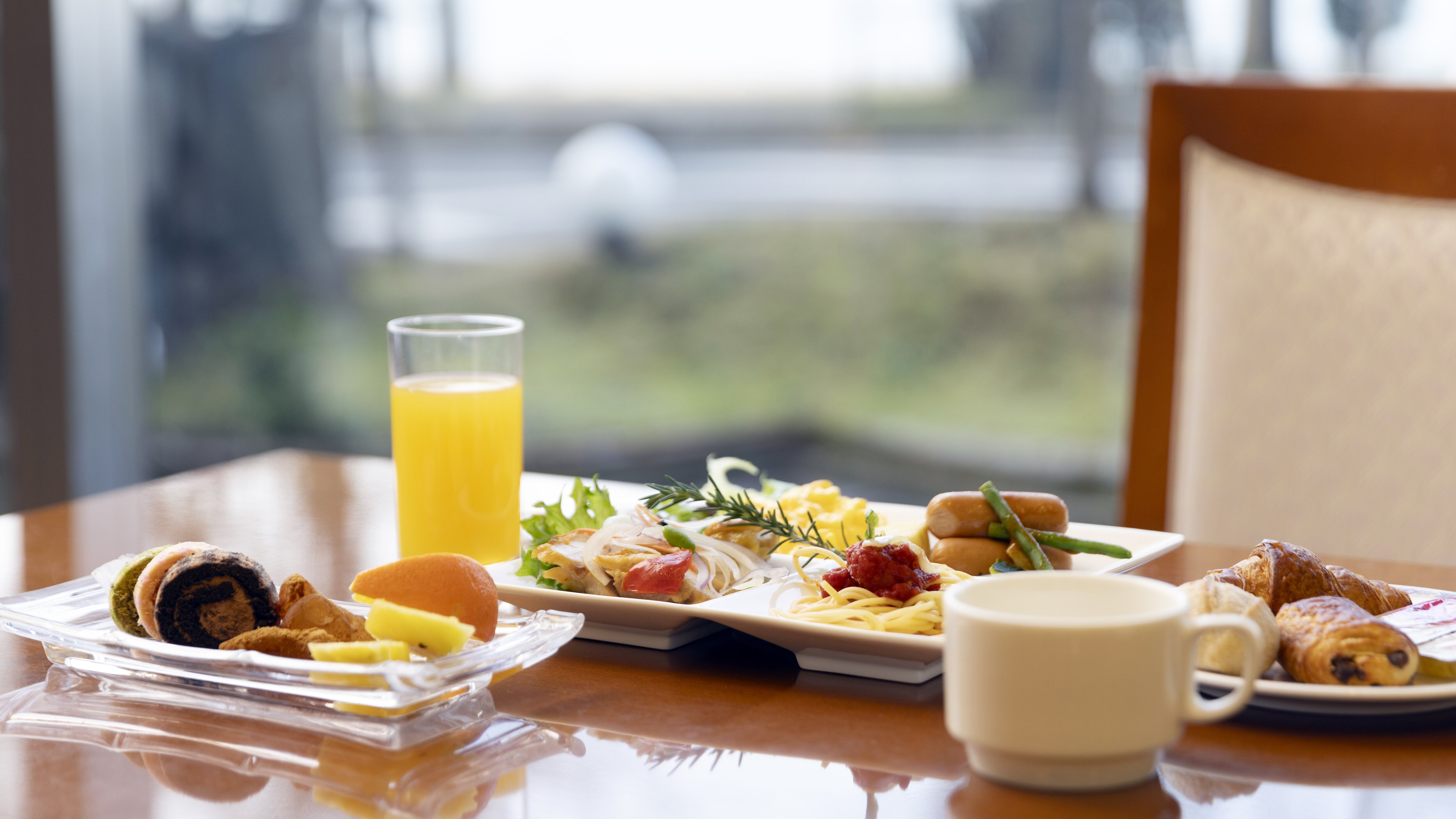 How about enjoying a local breakfast after a pleasant morning stroll around the shores of Lake Biwa?