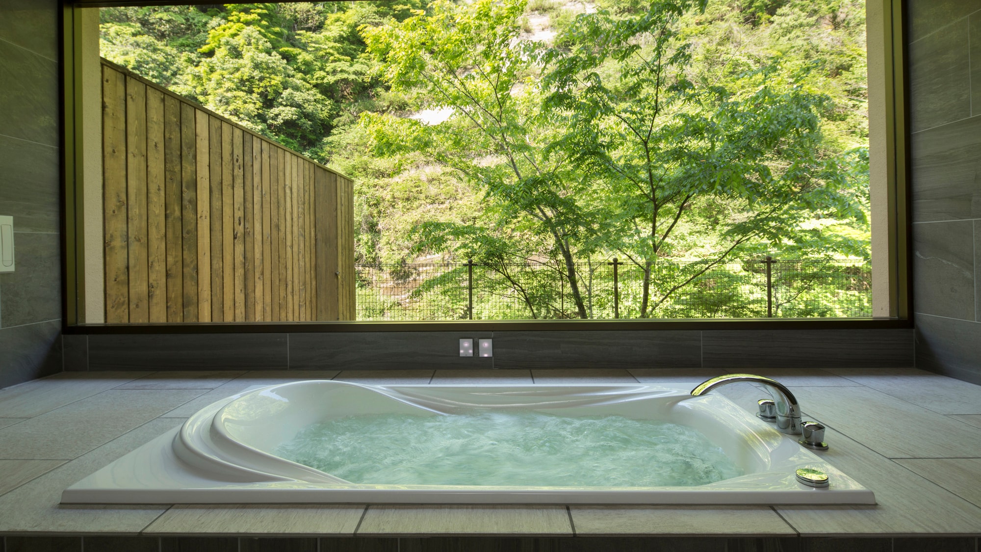 [1st floor] Bliss (private bathroom + deck) (river view)