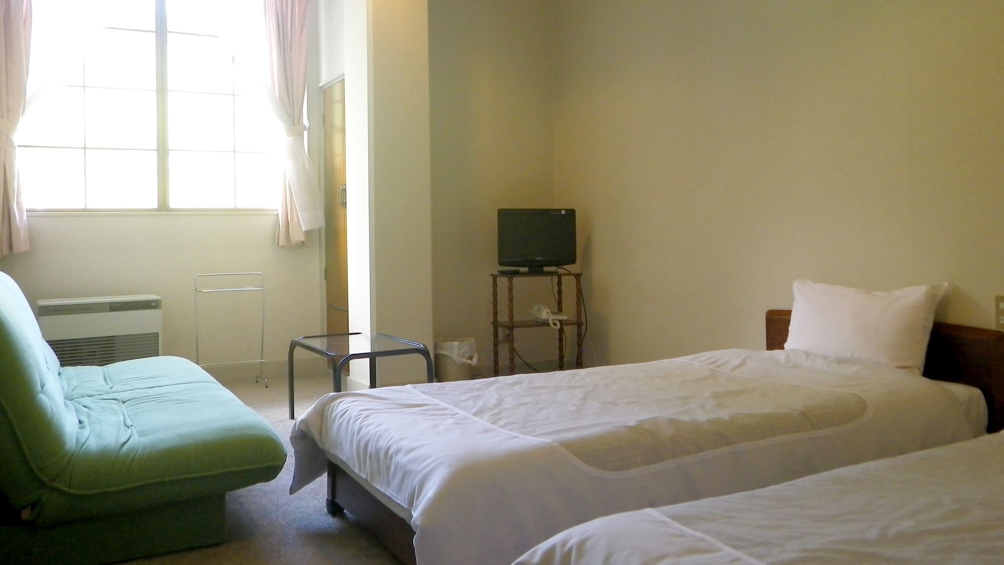 *[New building Western-style room] A relaxing Western-style room with a bed type that makes it easy to get up and go to bed