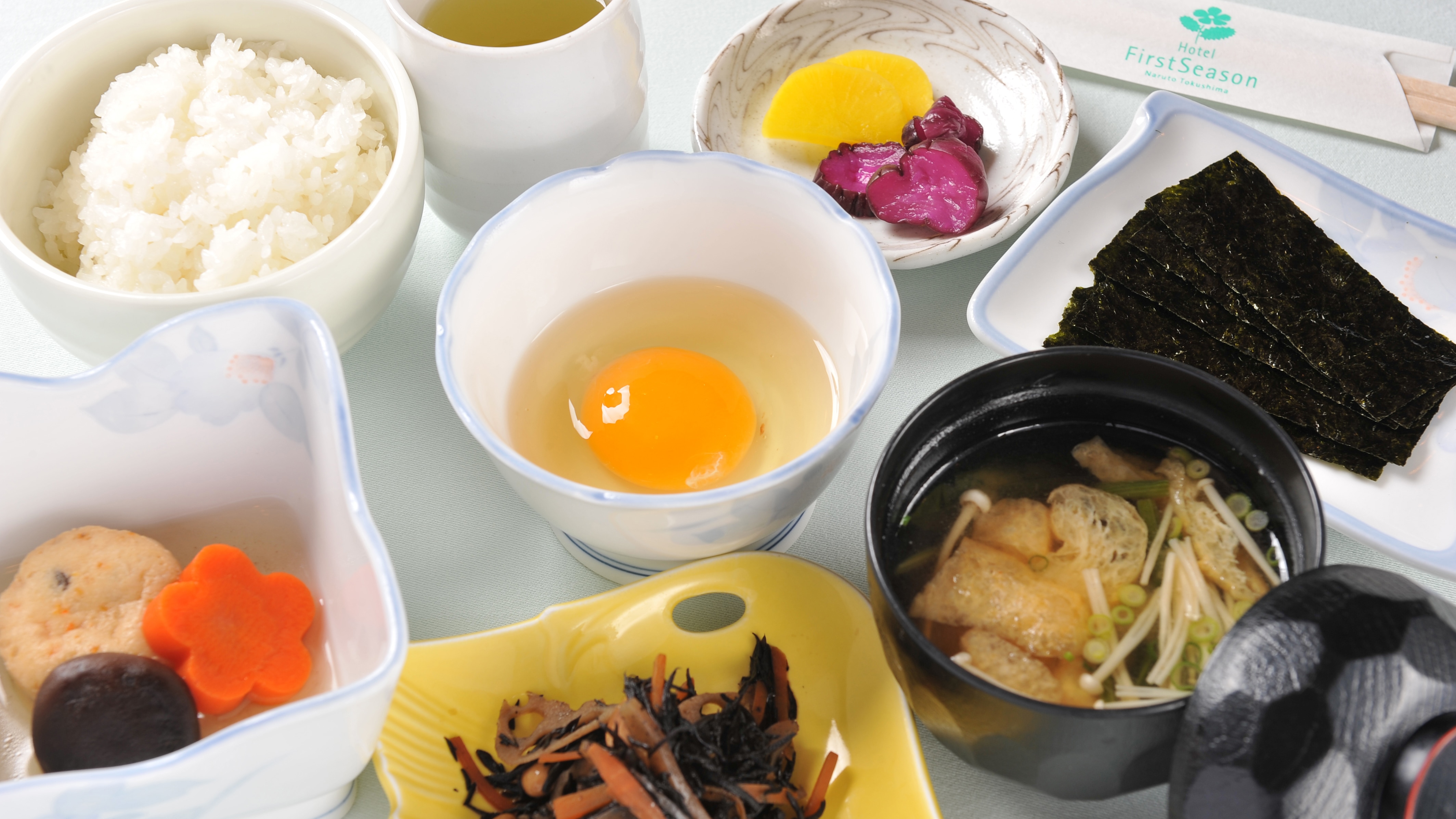 Japanese Morning Set ¥880 ประเภท: อาหารเช้าแบบญี่ปุ่นซึ่งมีรายการอาหารจำนวนจำกัด