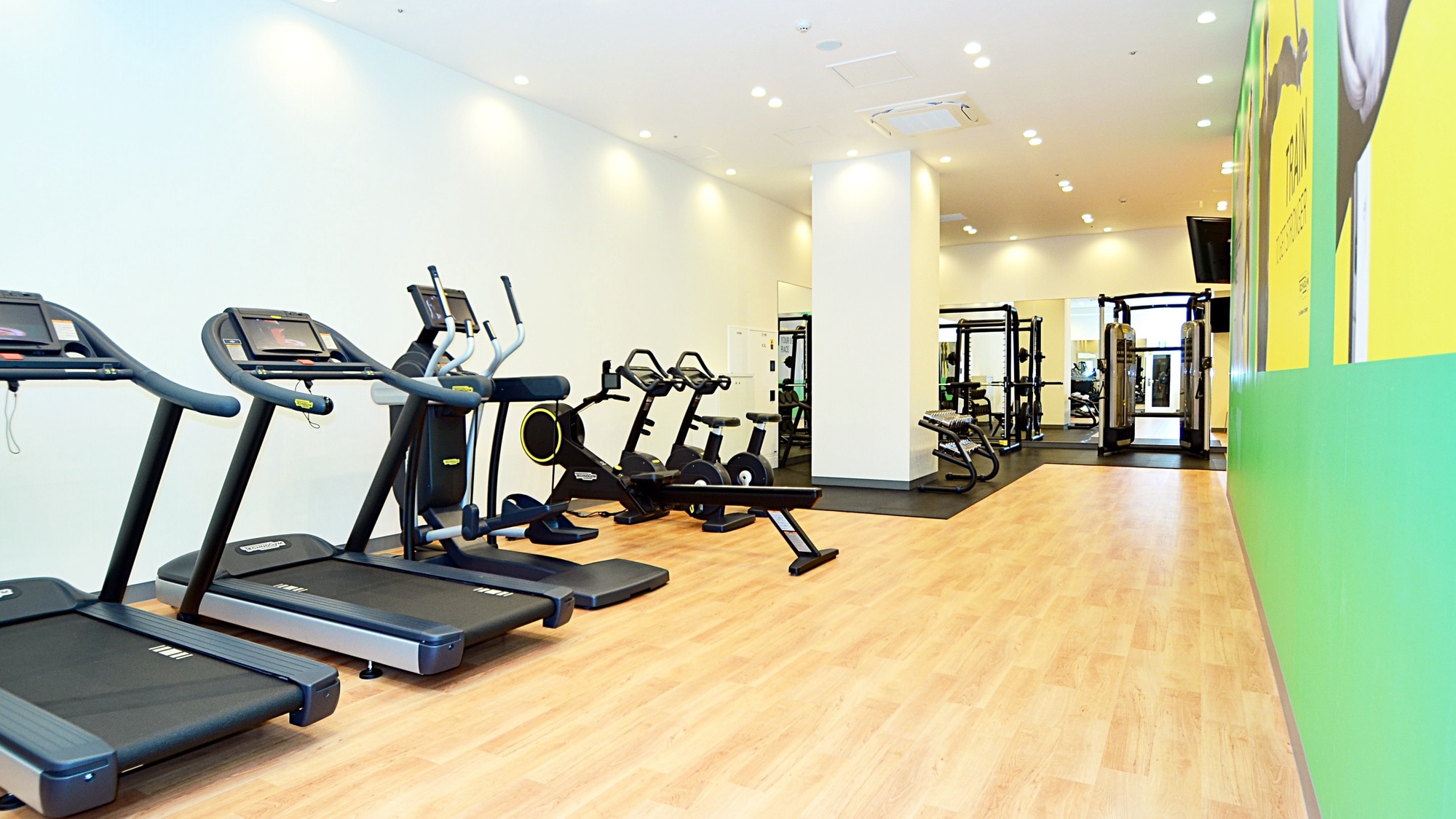 Fitness gym for hotel guests (free)