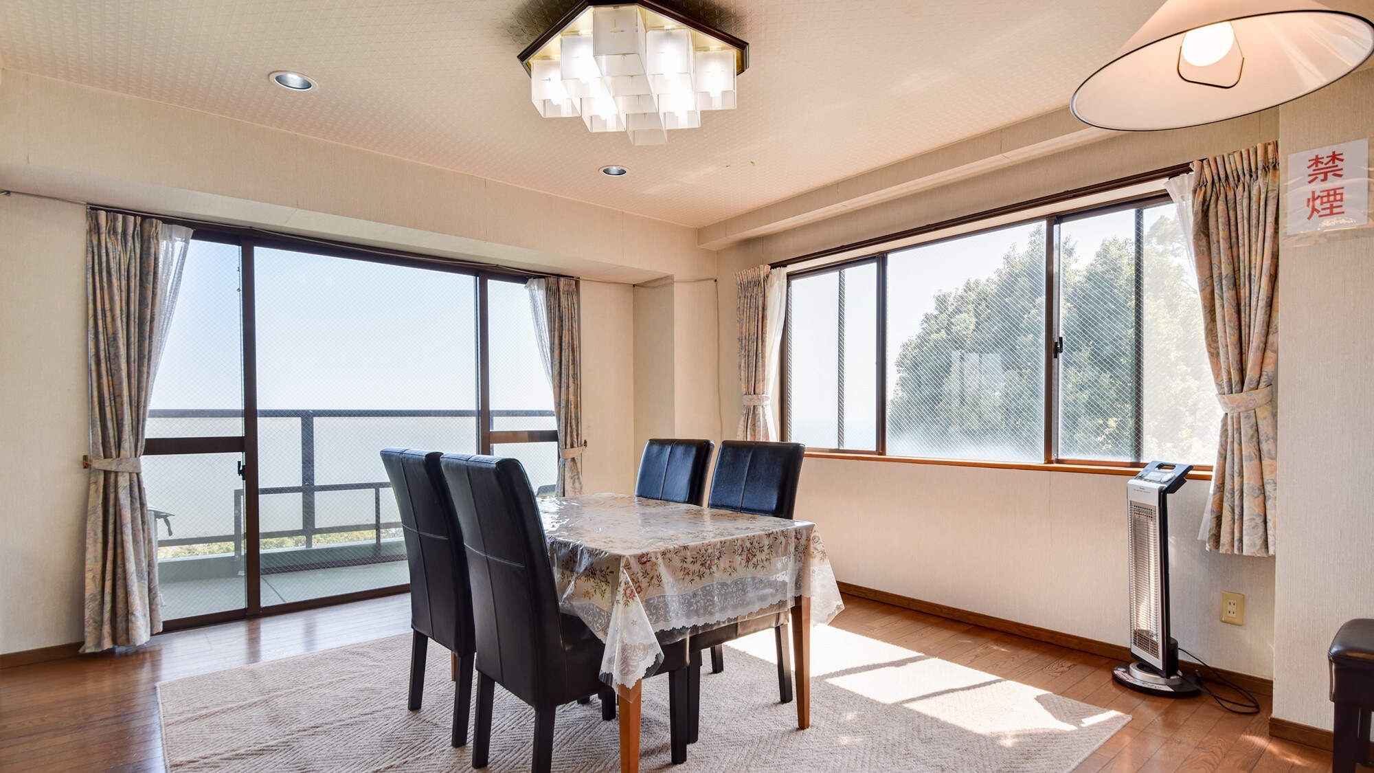 *Example of a guest room: Main building guest room 2LDK, bright and spacious living room.