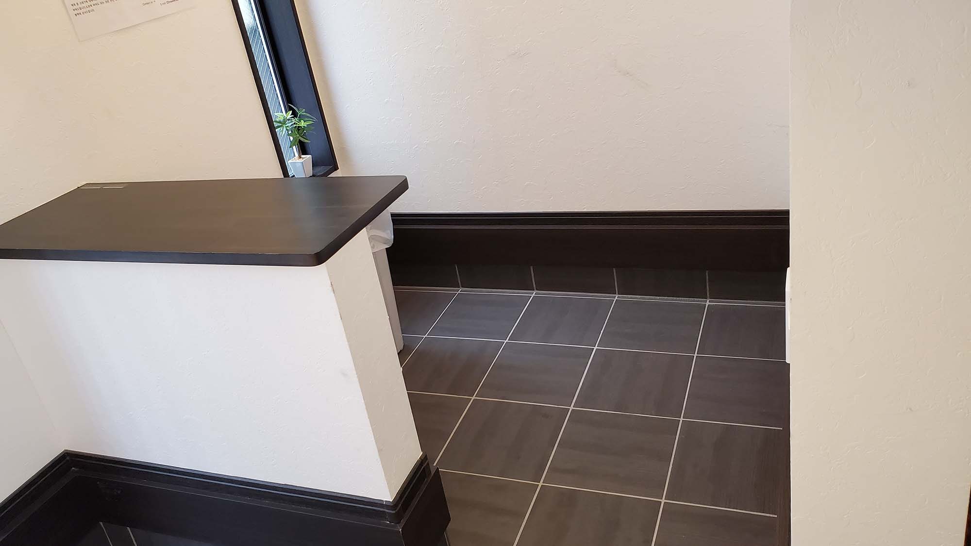 Large luggage can be placed next to the entrance.