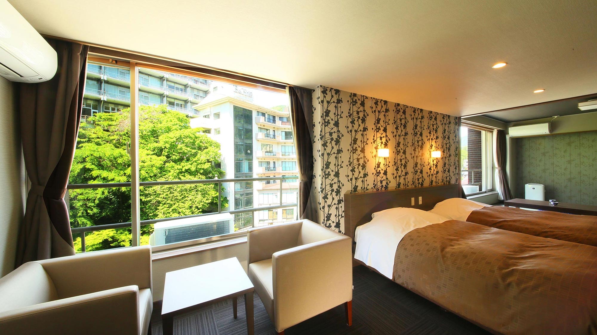 We have various types of rooms such as Japanese-style rooms, Western-style rooms, and Japanese-Western style rooms.