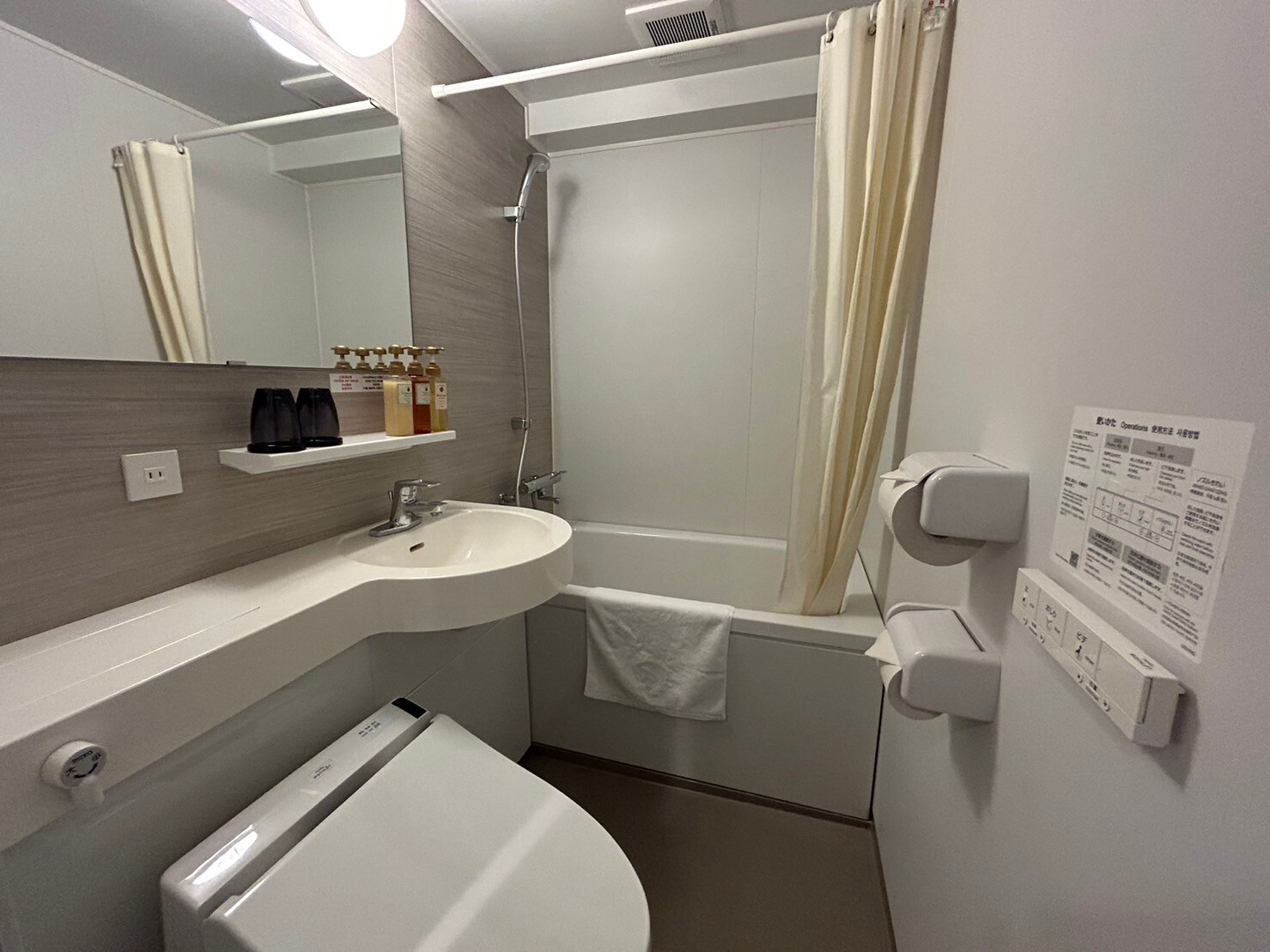 [Fasilitas kamar] Kami berusaha menjaga kebersihan kamar mandi dan toilet.