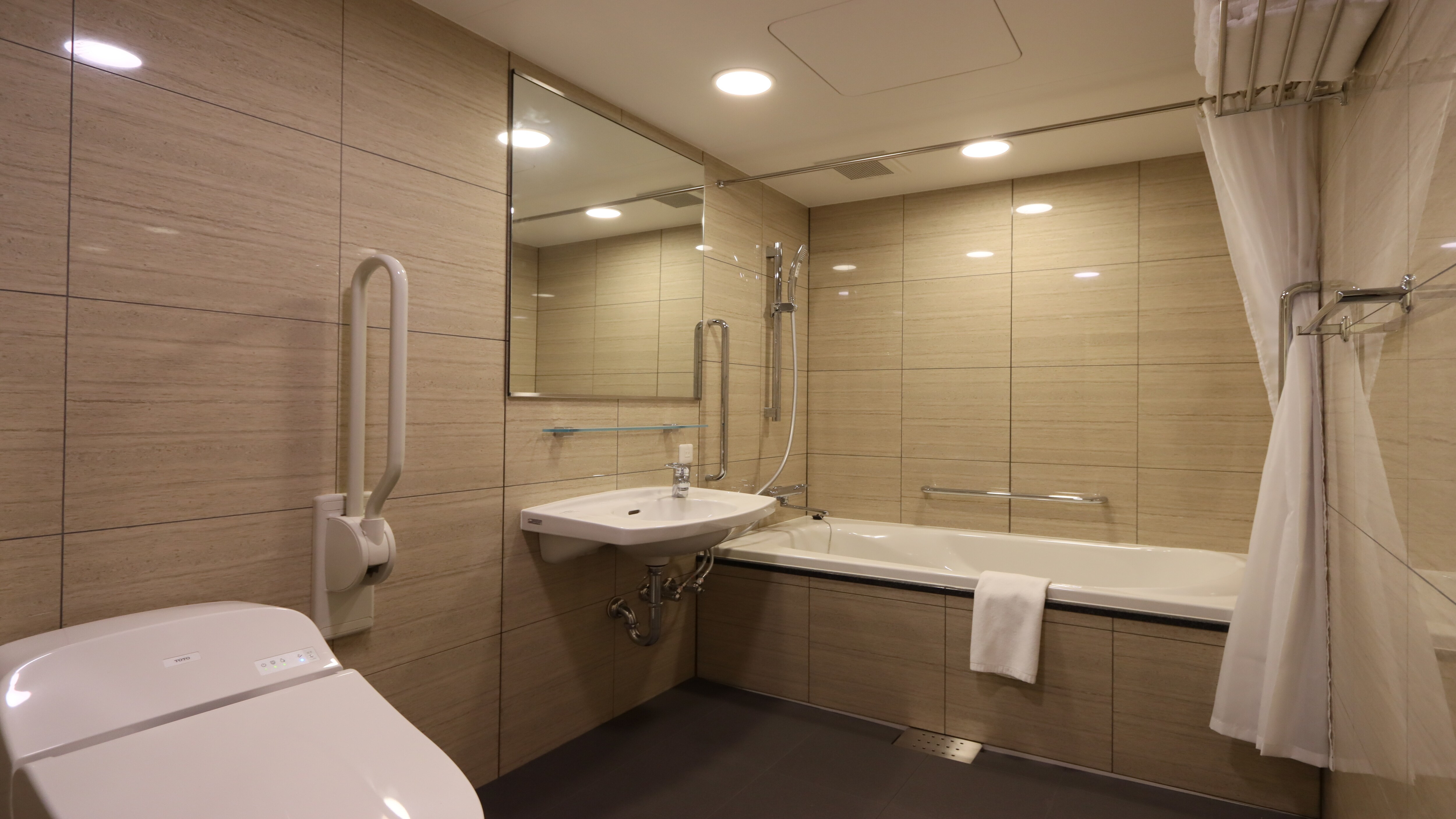 Deluxe Twin Room Bathroom
