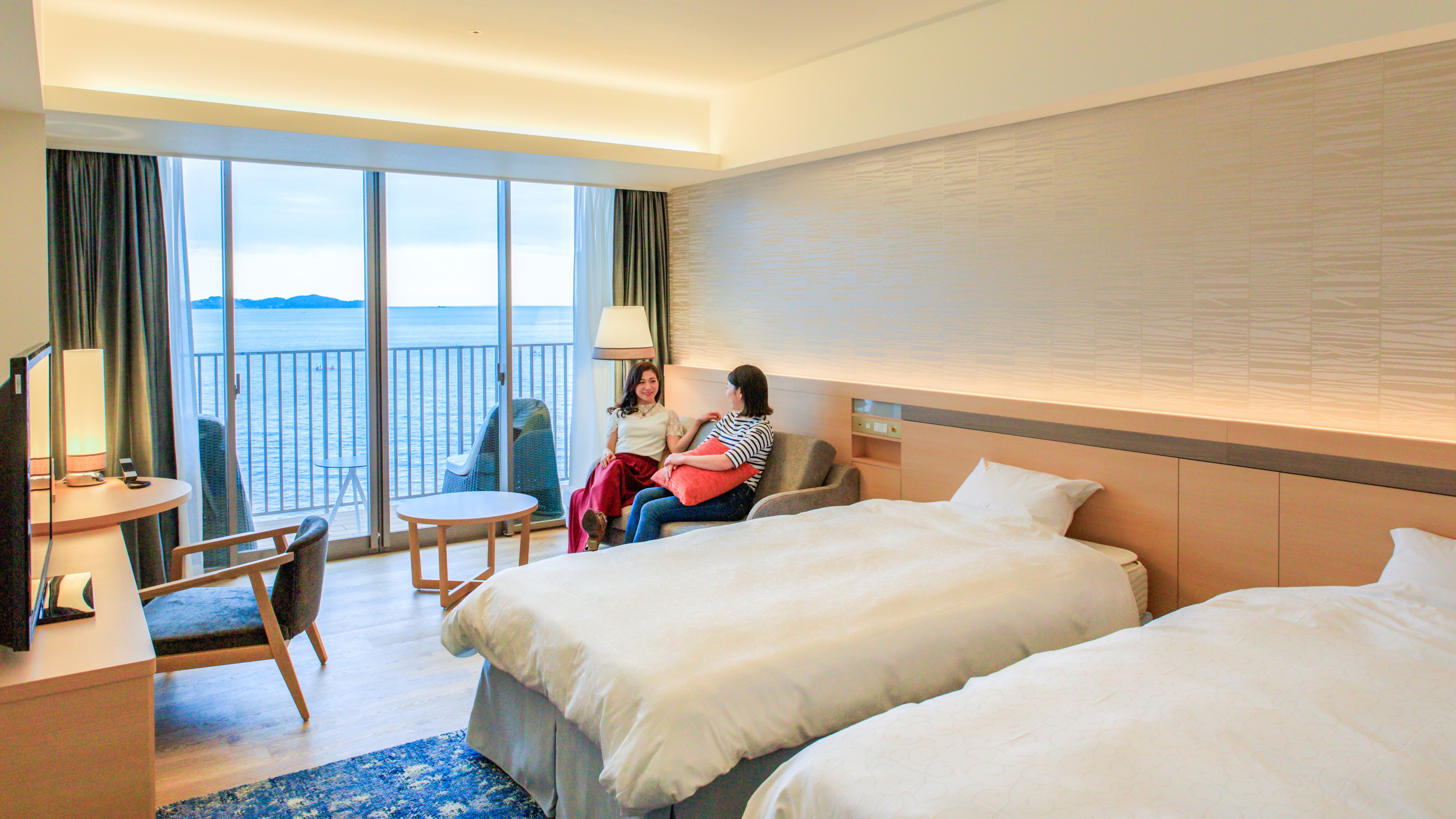 Kamar AQUA SQUARE dengan pemandangan laut (gambar)